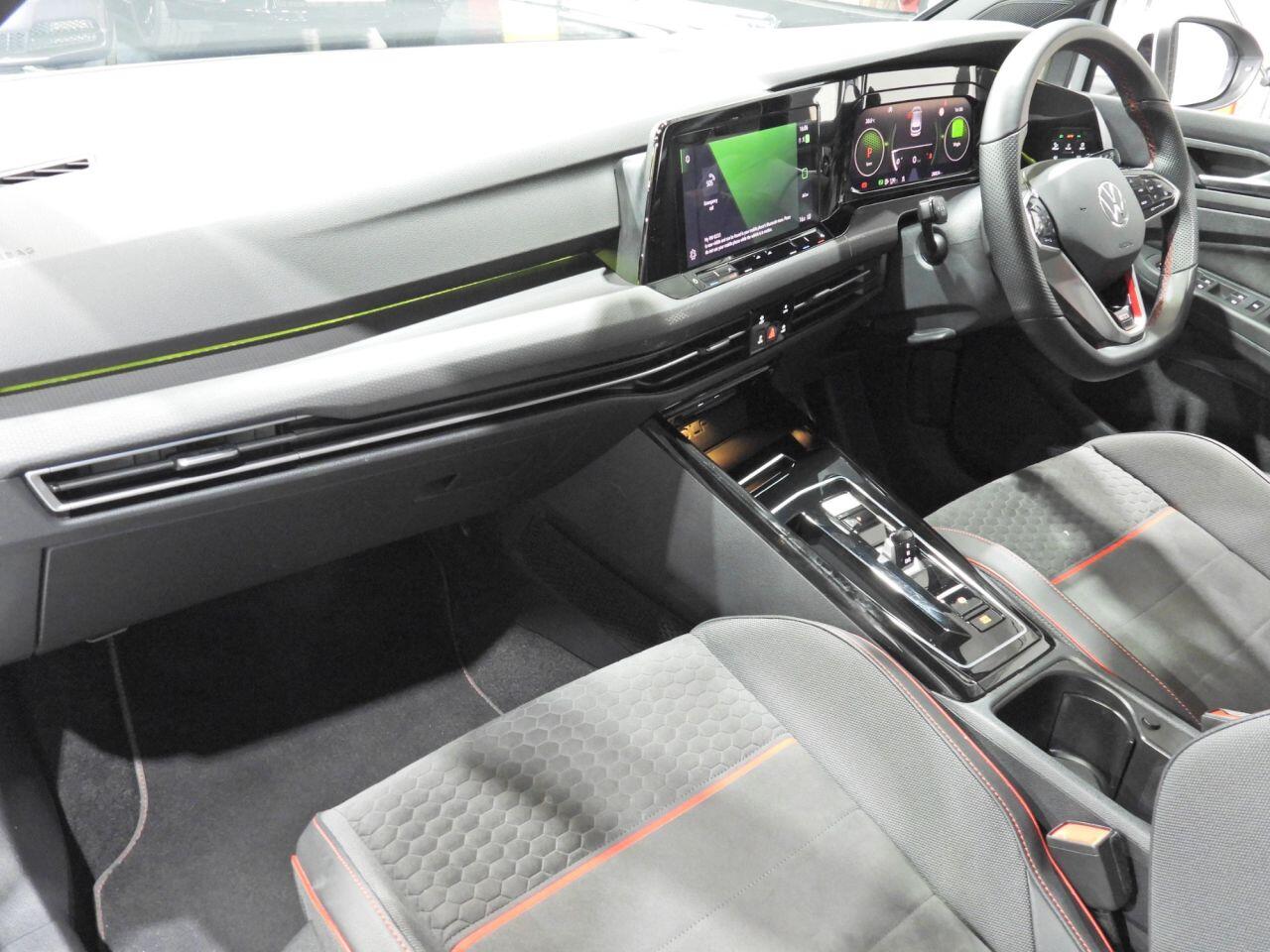 Volkswagen Golf view 21
