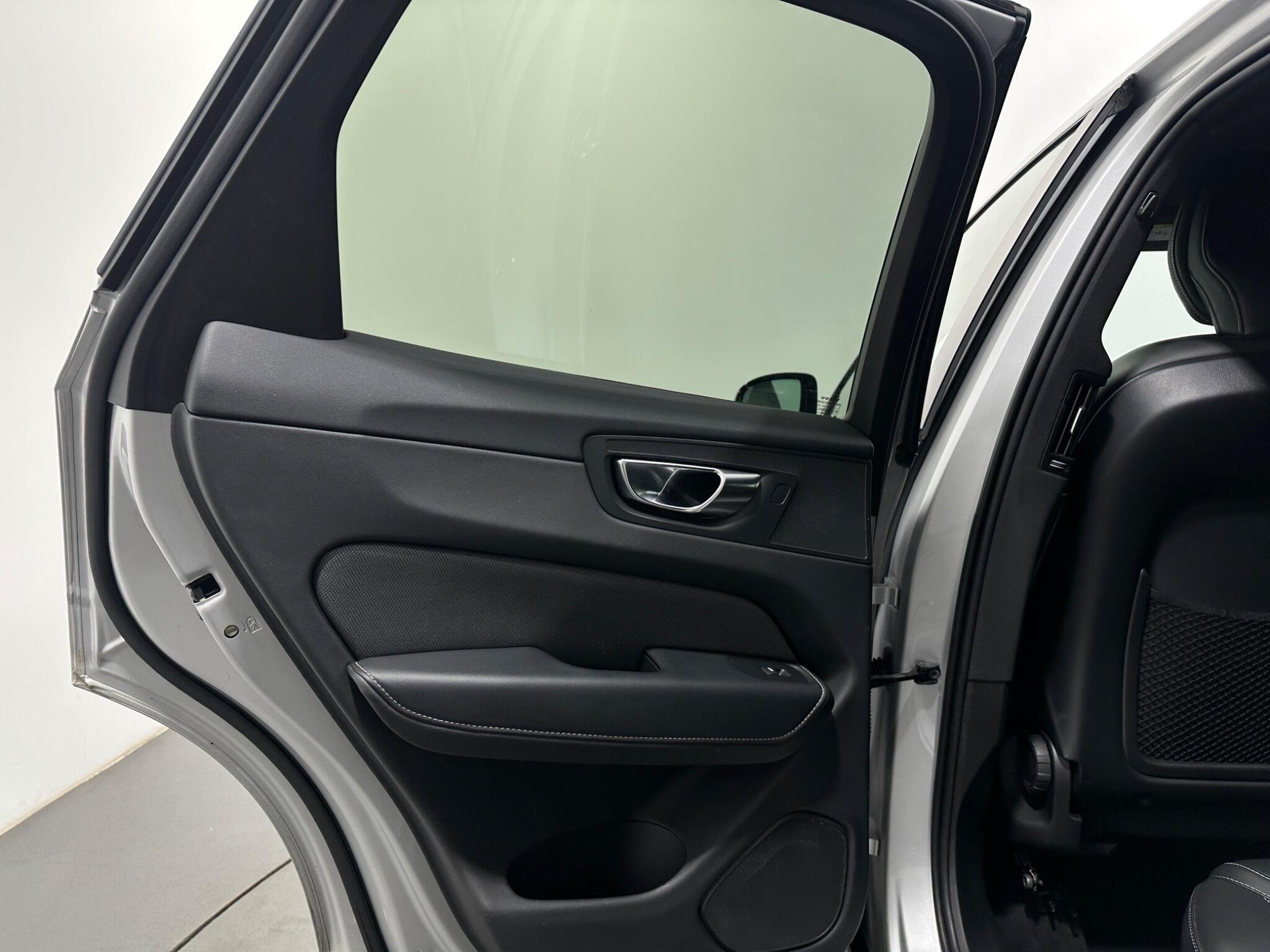Volvo XC60 view 38
