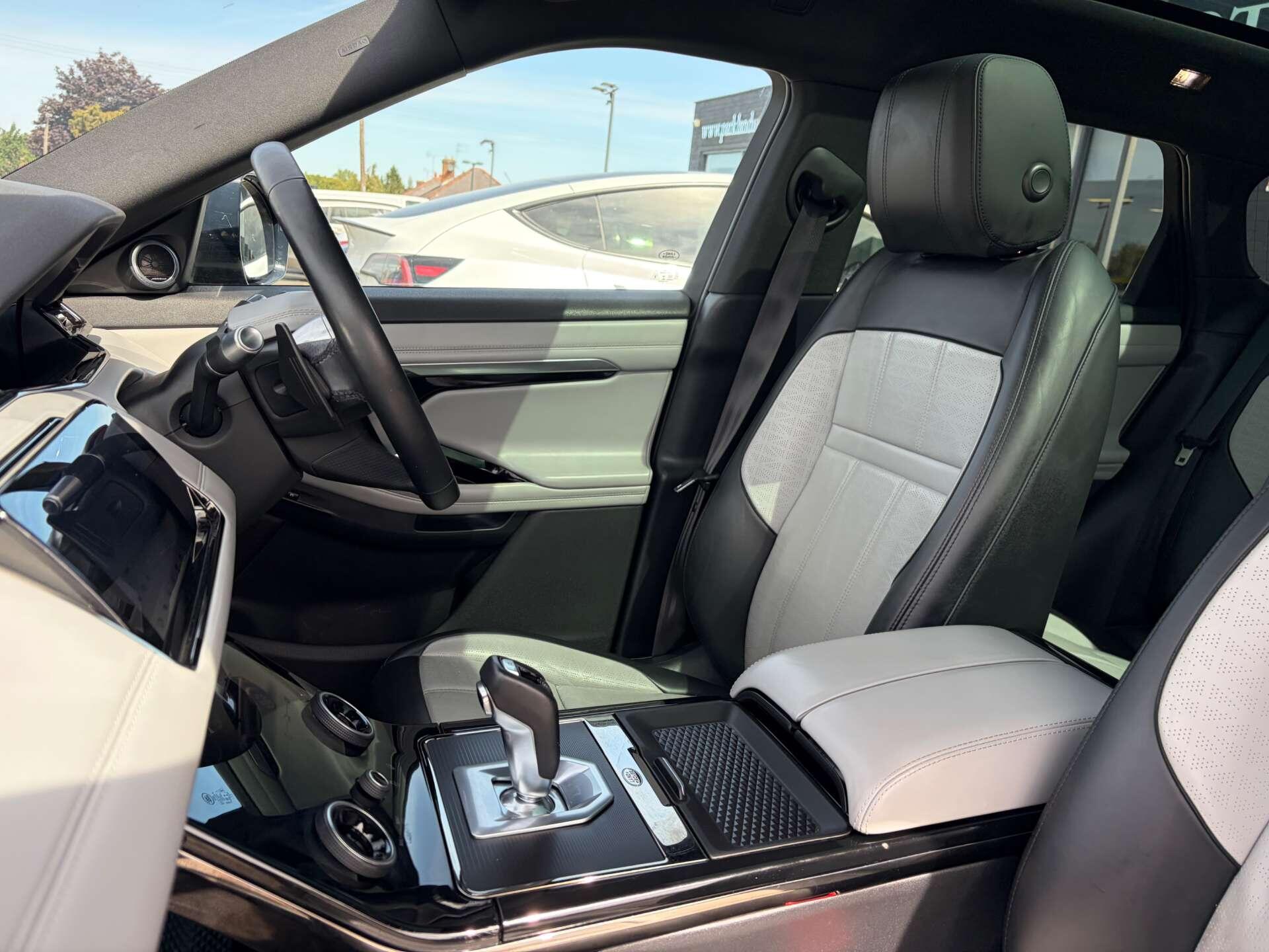 Land Rover Range Rover Evoque view 18