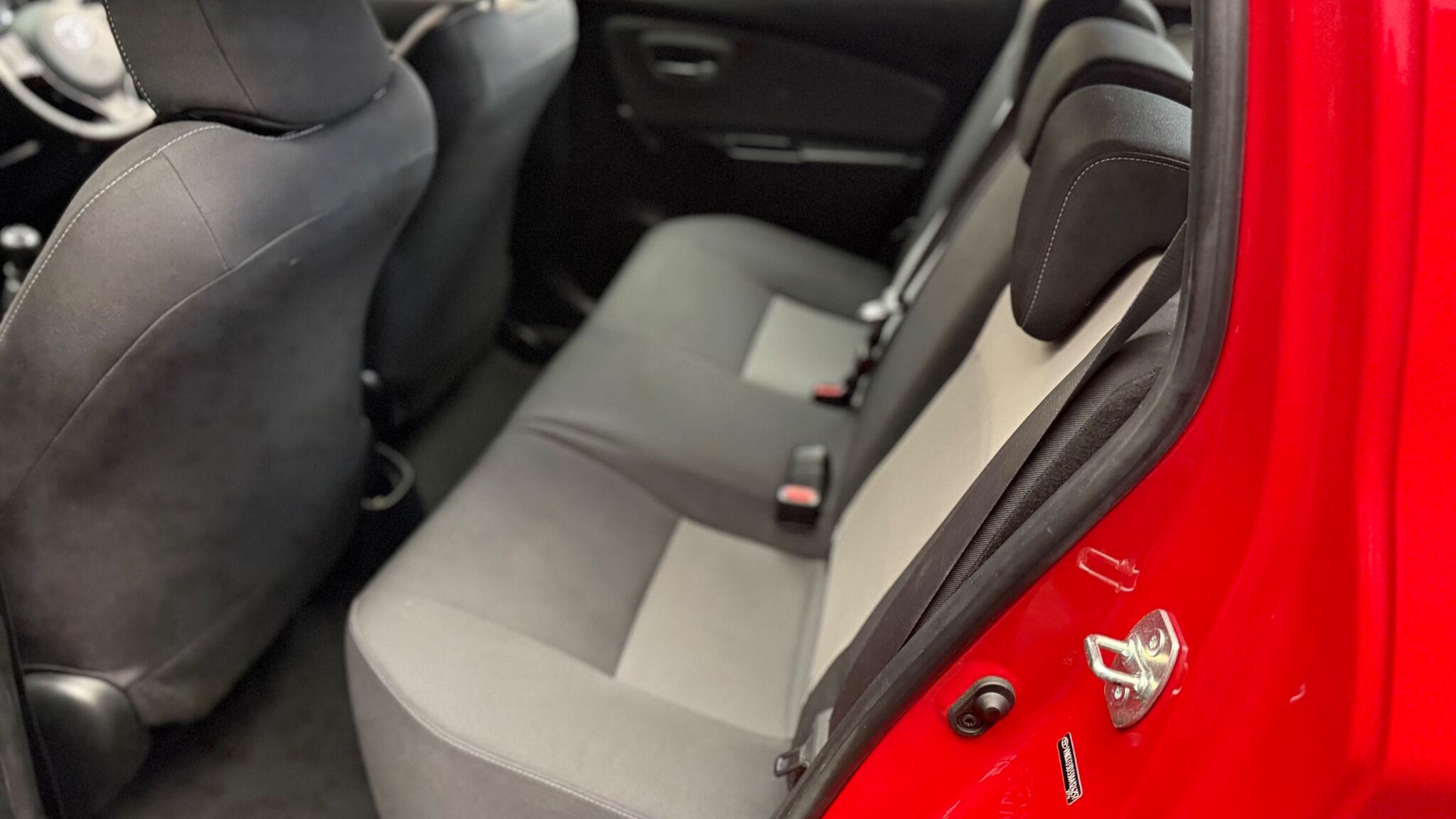 Toyota Yaris view 27