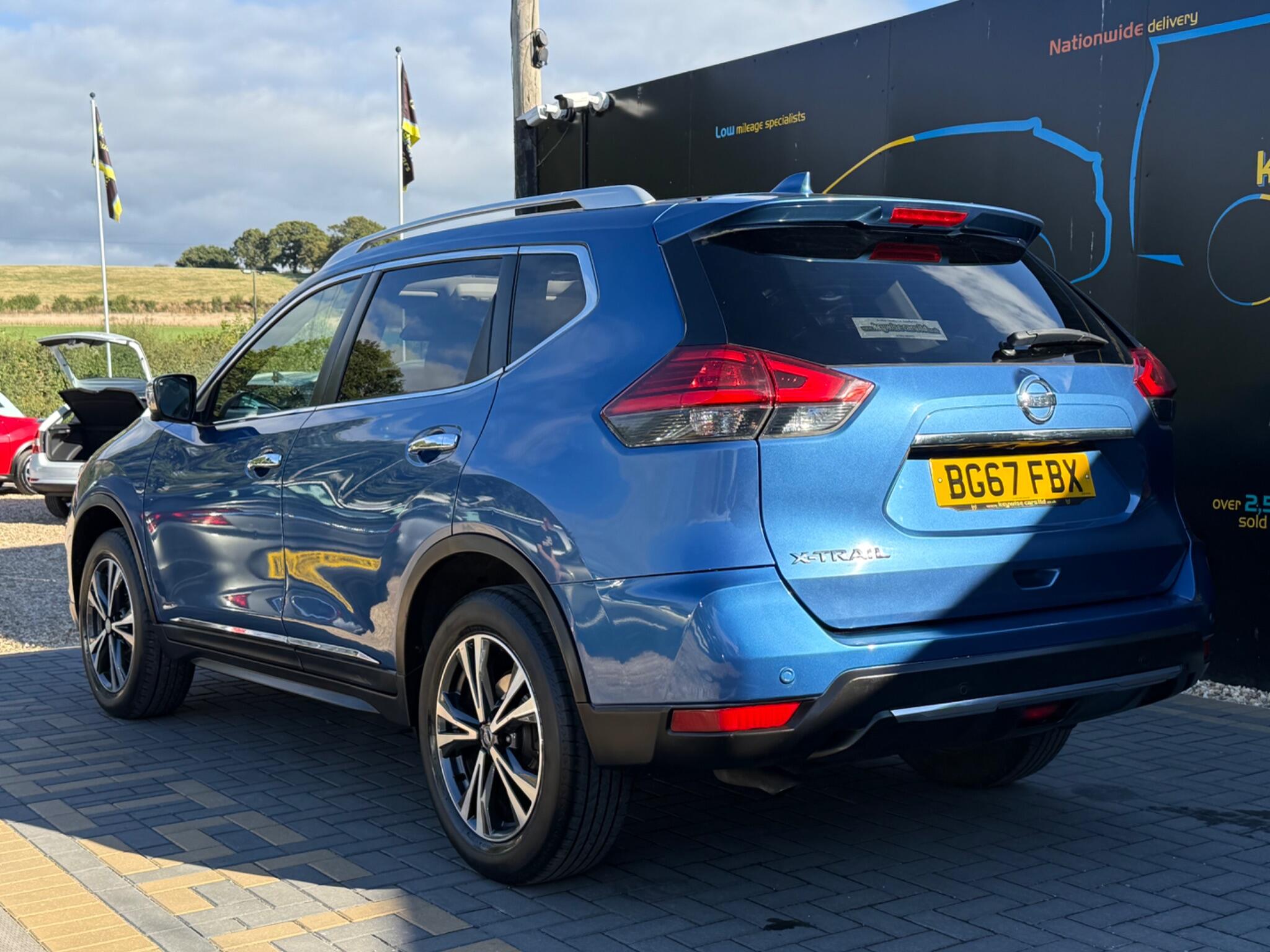 Nissan X-Trail view 3