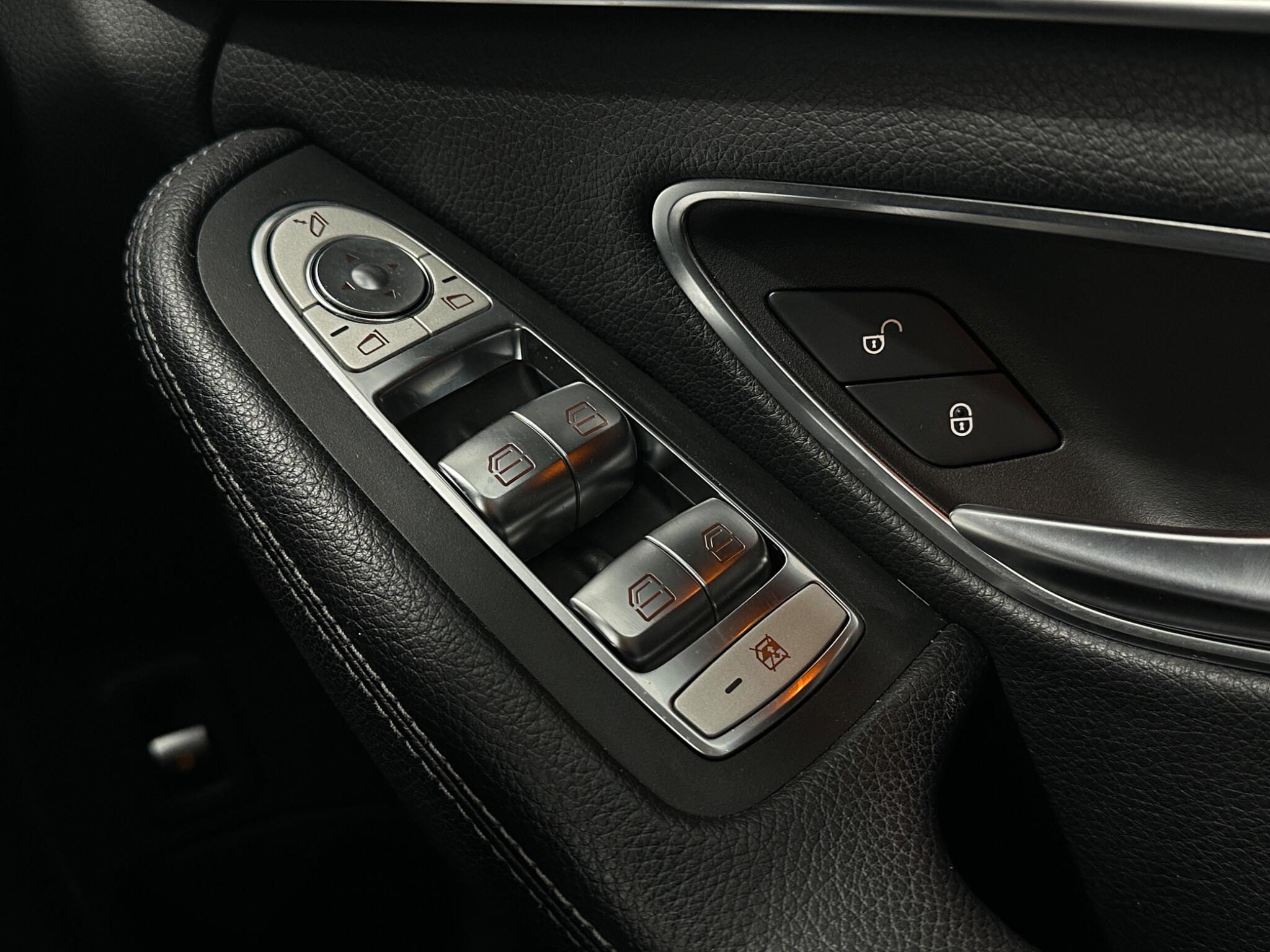 Mercedes-Benz C-Class view 18