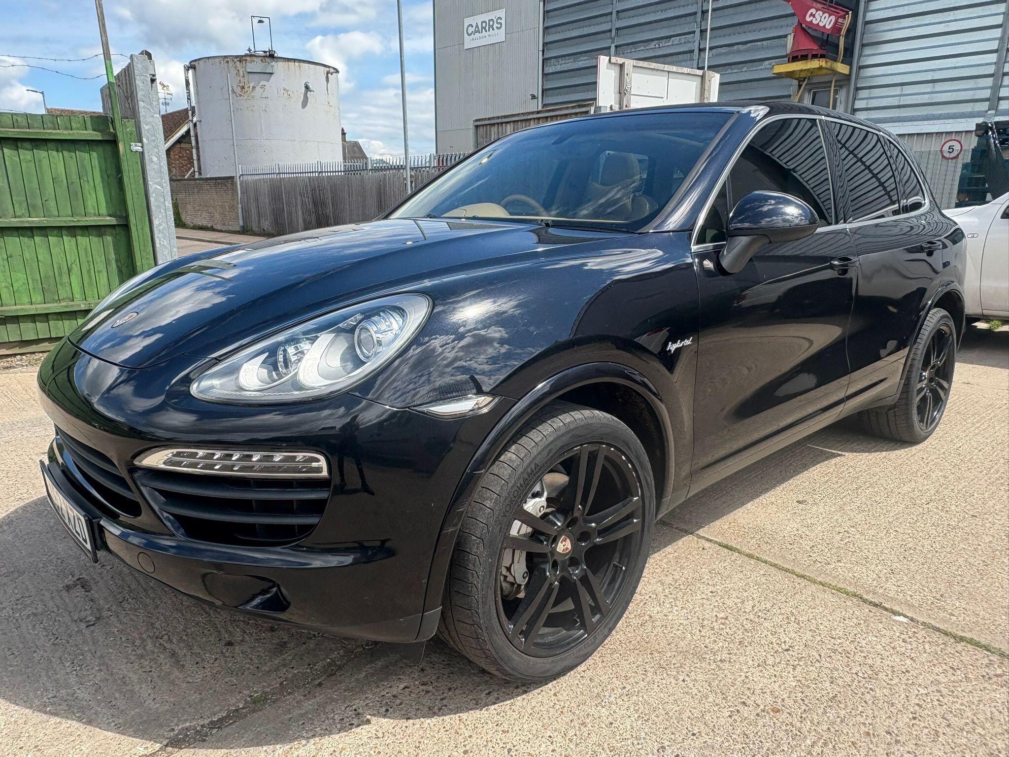 Porsche Cayenne view 3