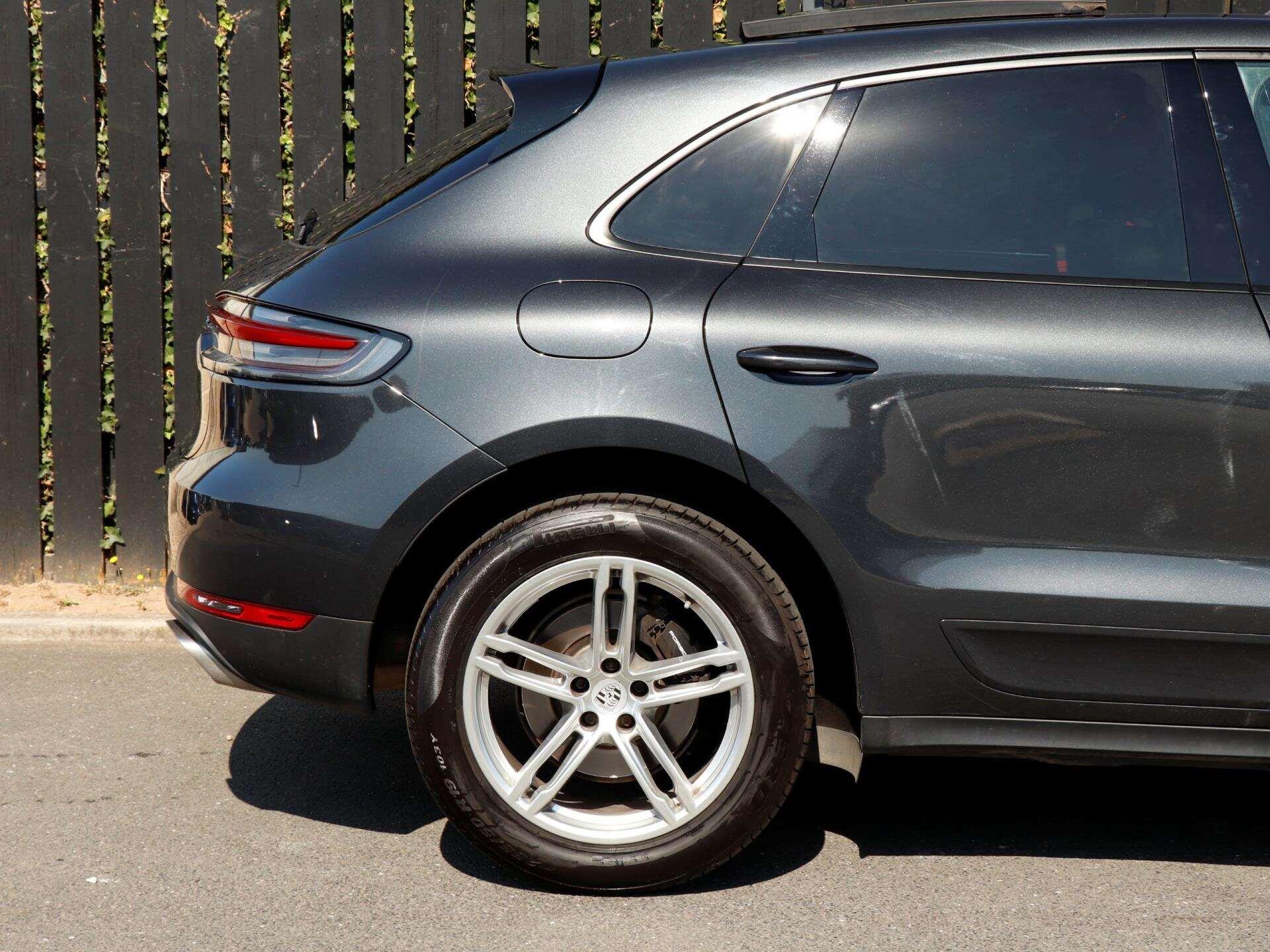 Porsche Macan view 29