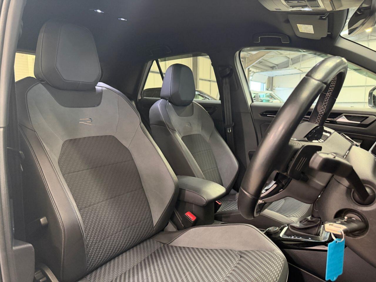 Volkswagen T-Roc view 3