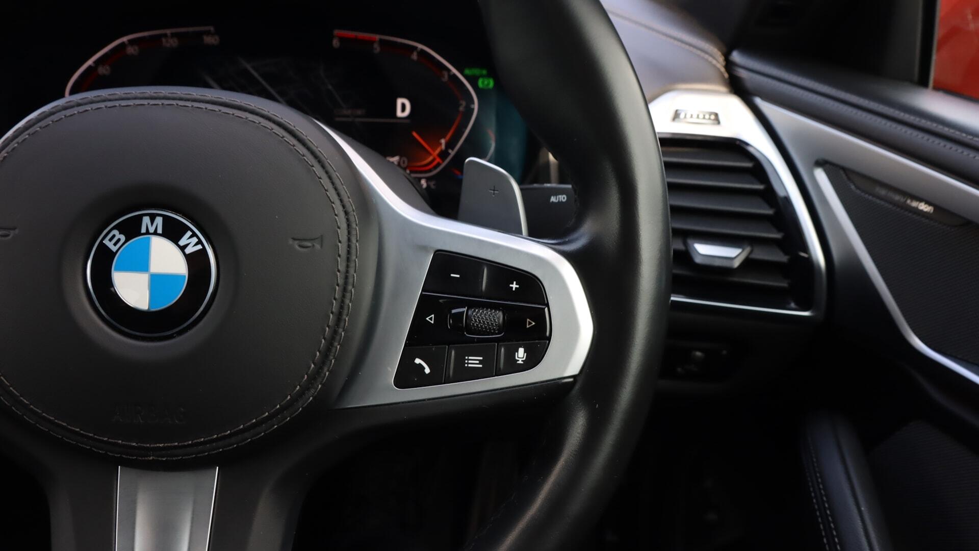 BMW 8 Series view 19