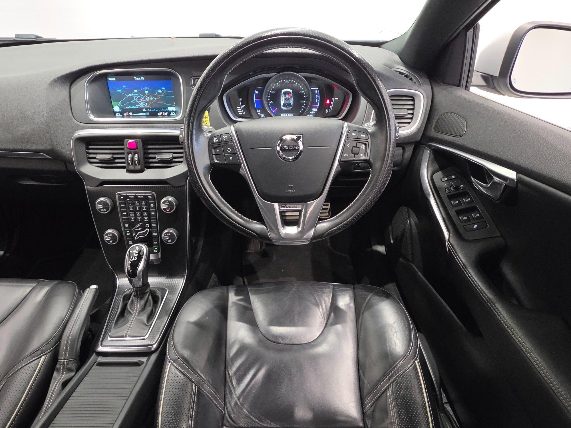 Volvo V40 view 20