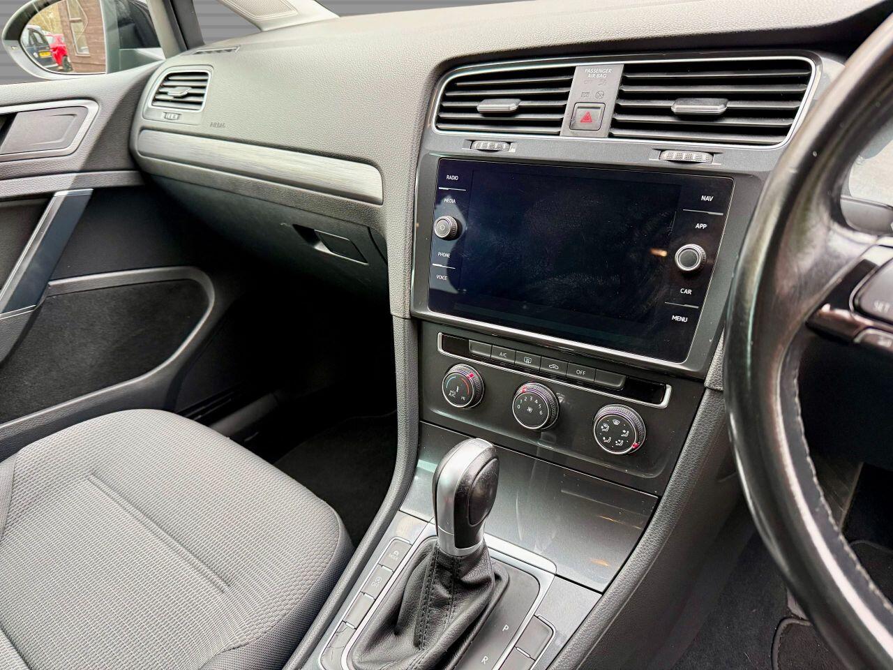 Volkswagen Golf view 21