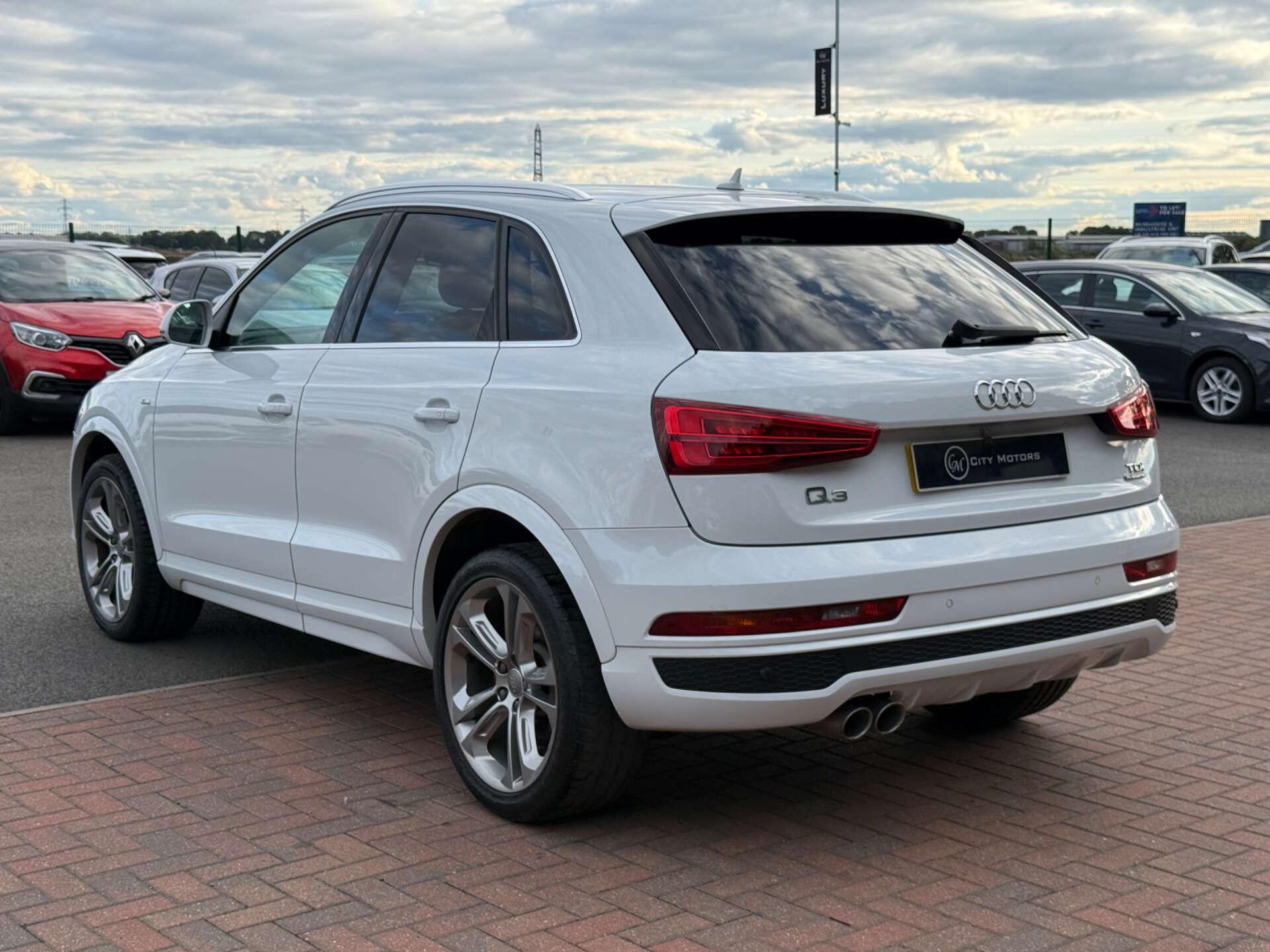 Audi Q3 view 30