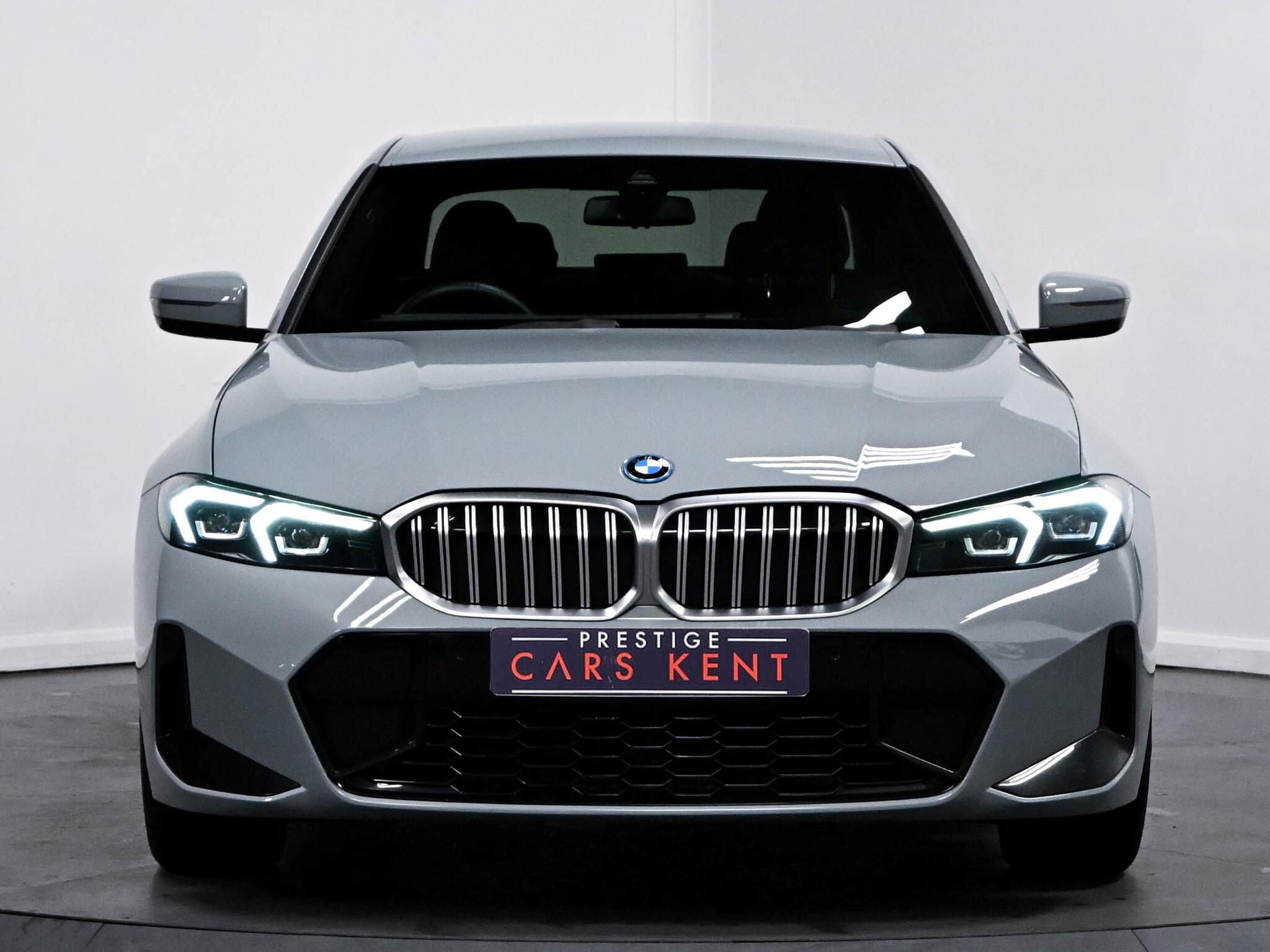 BMW 3 Series view 16