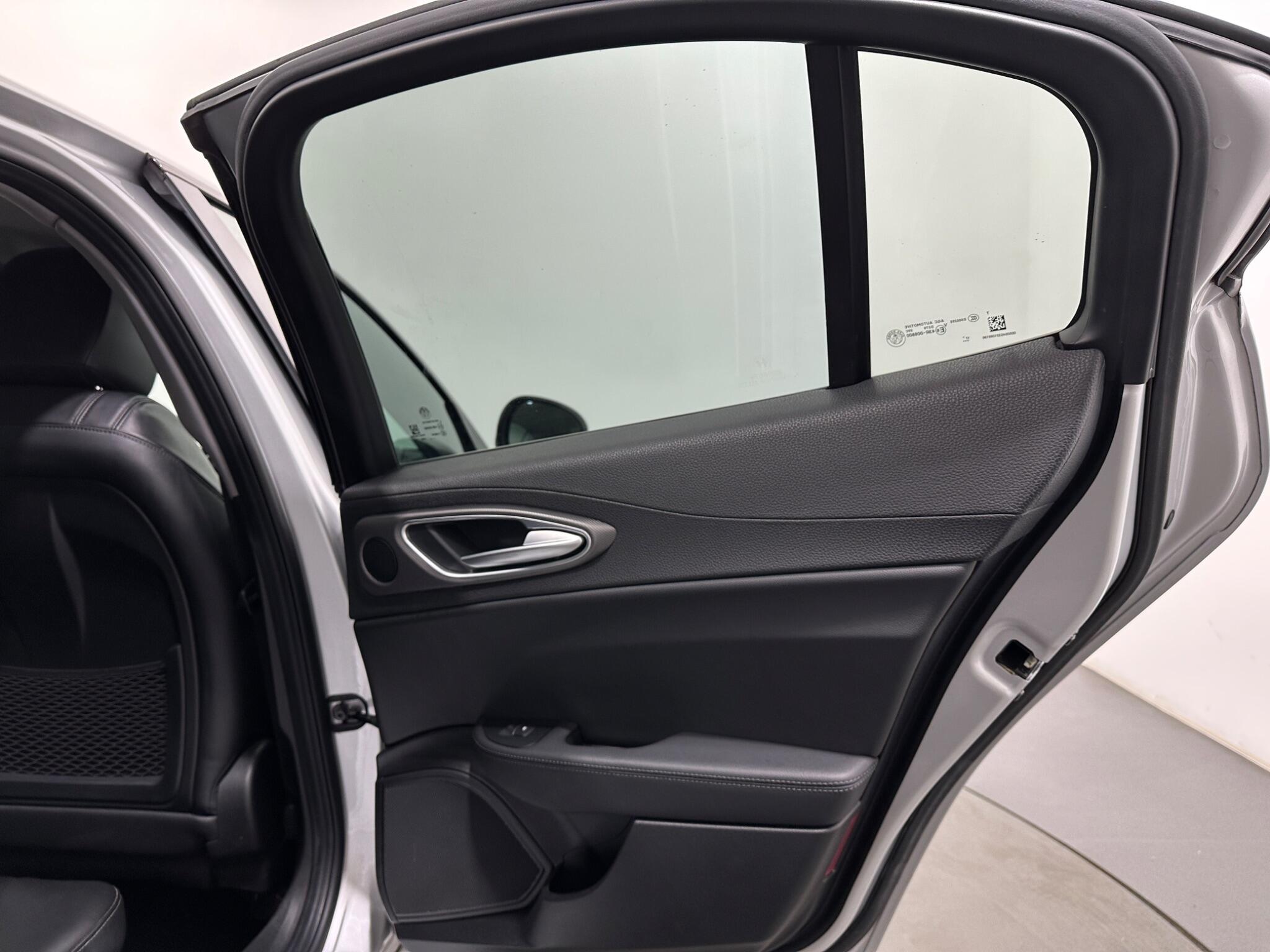 Alfa Romeo Giulia view 41