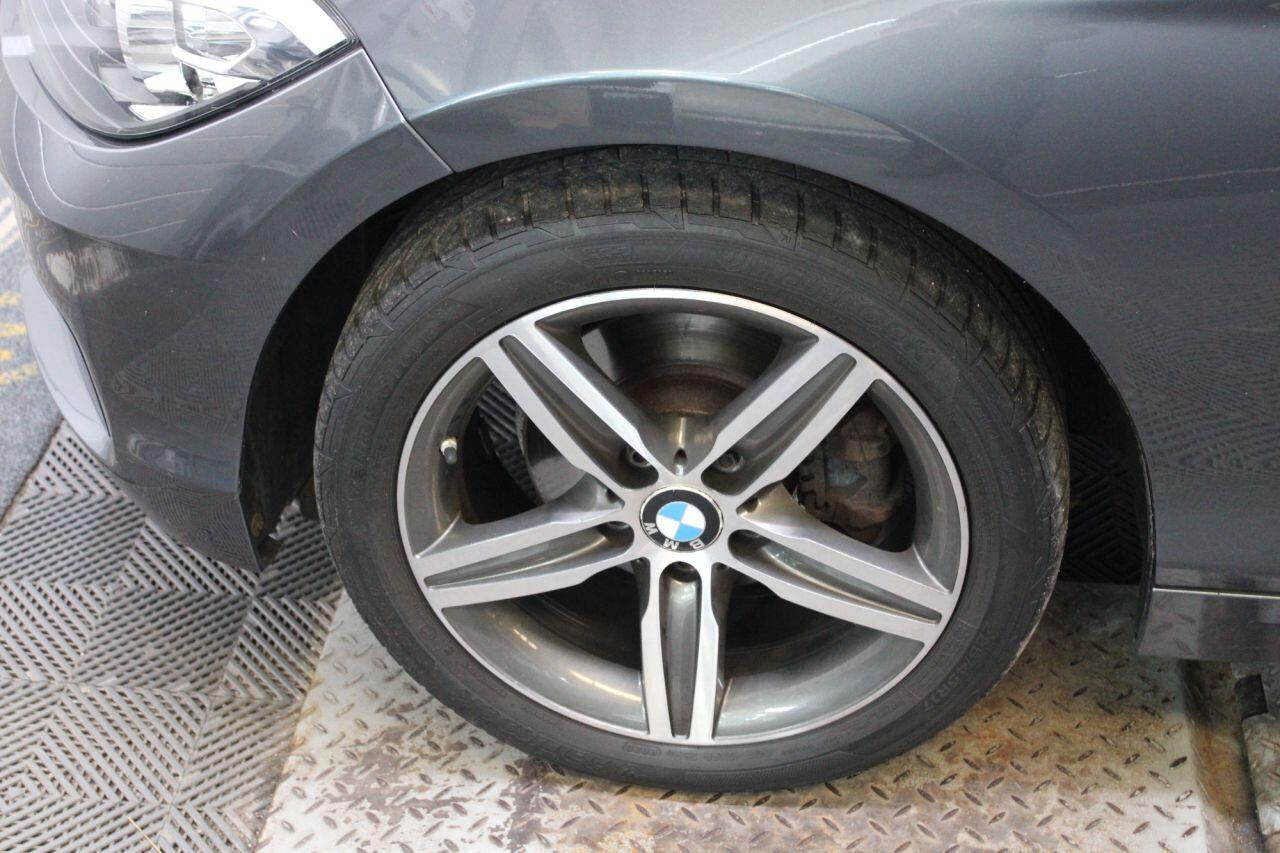 BMW 1 Series view 6