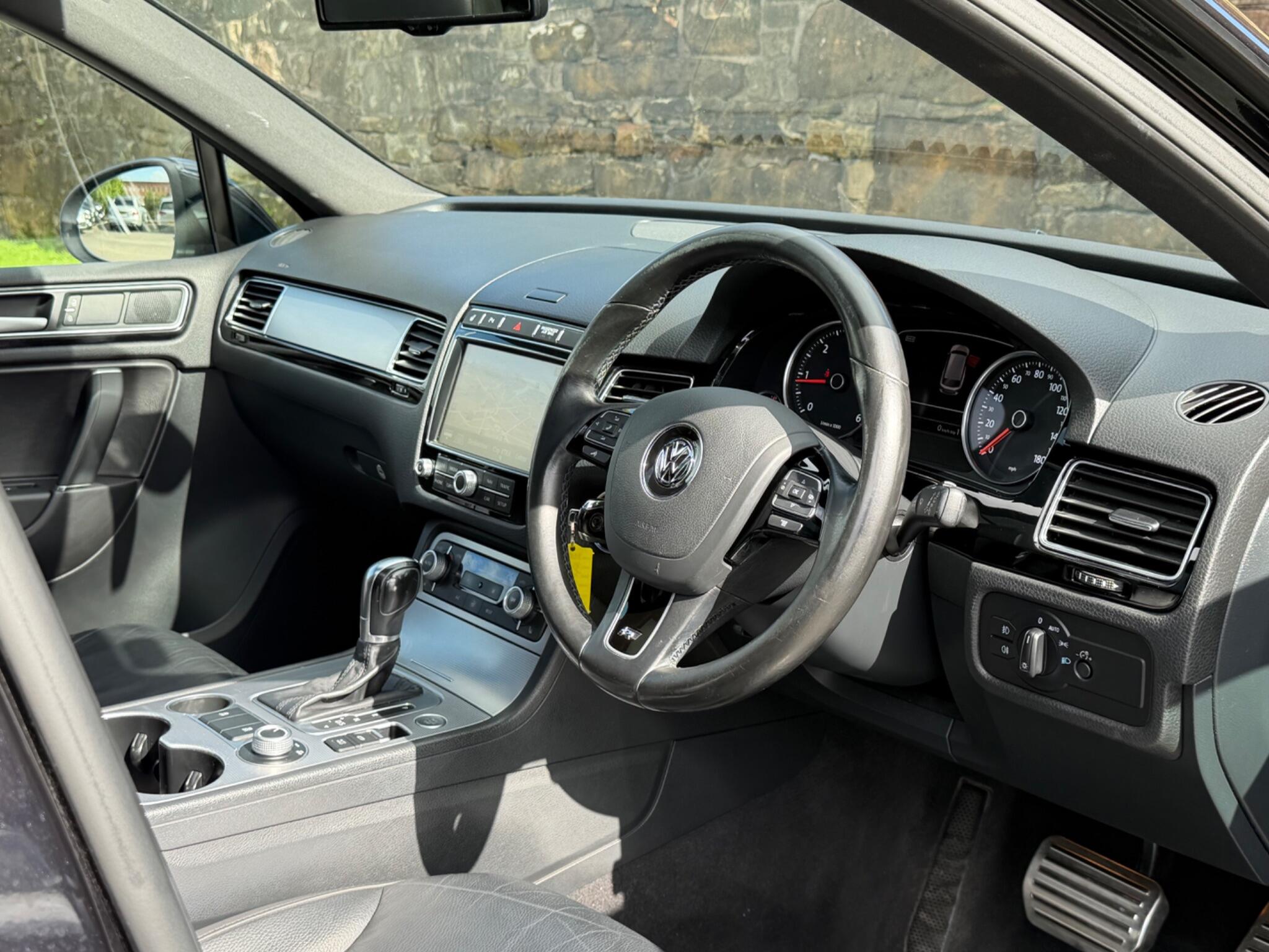 Volkswagen Touareg view 13