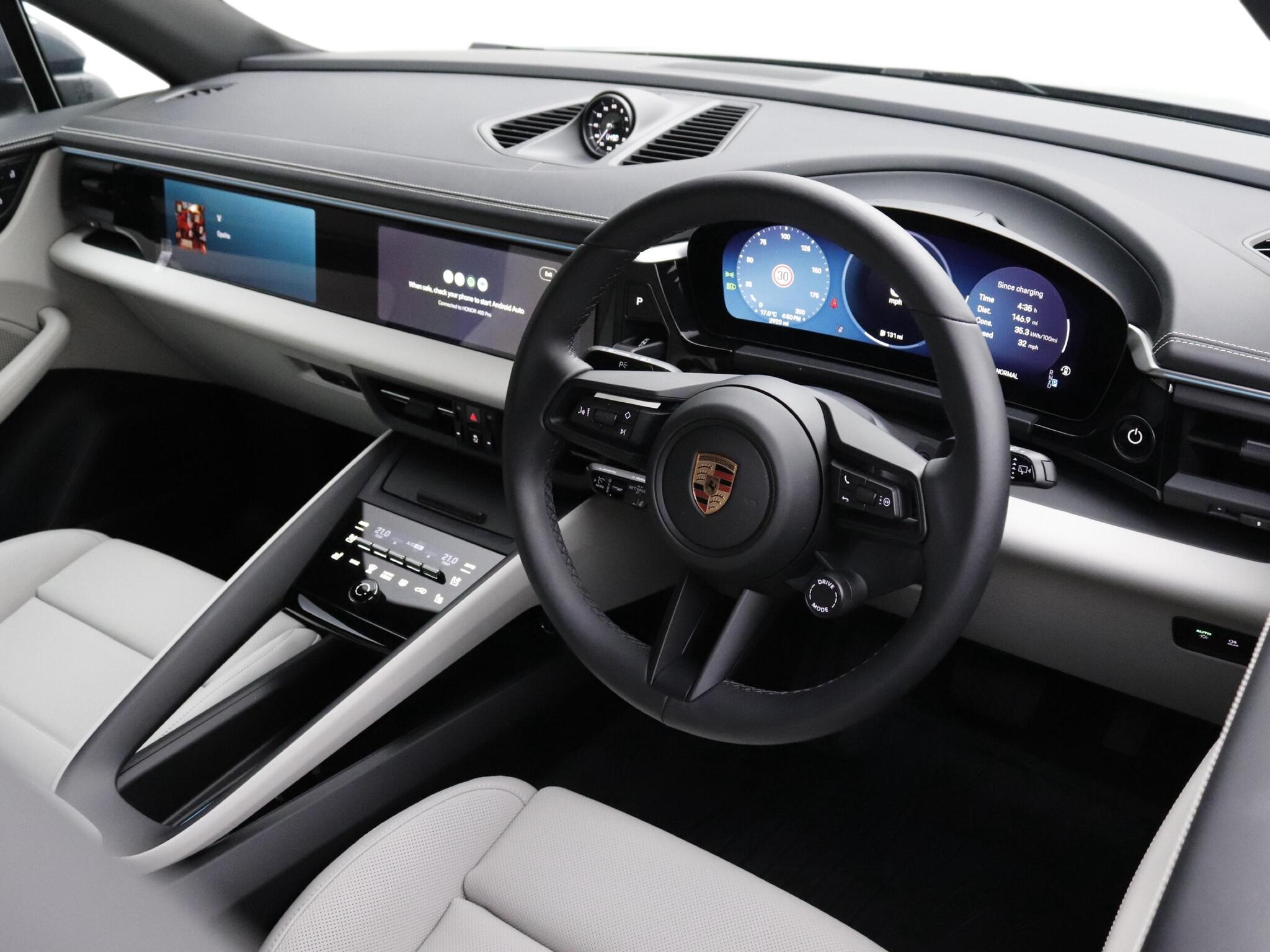Porsche Macan view 9