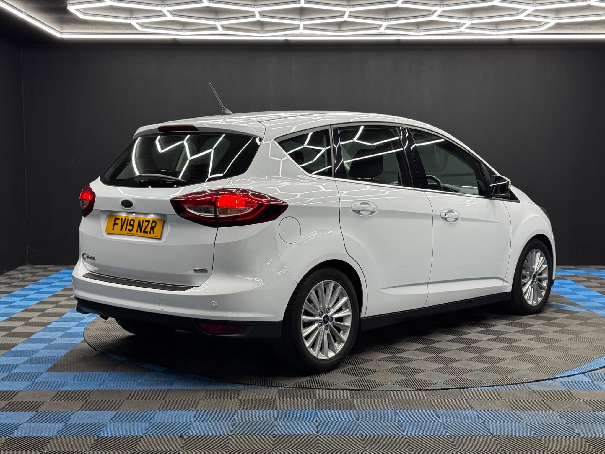 Ford C-Max view 5
