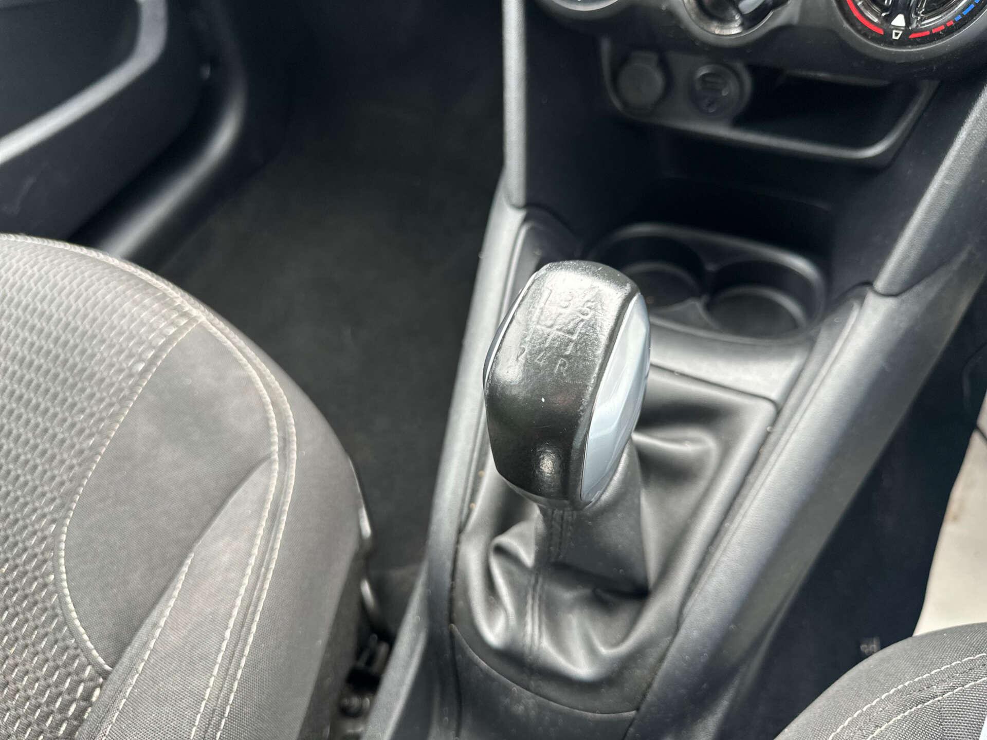 Peugeot 208 view 28