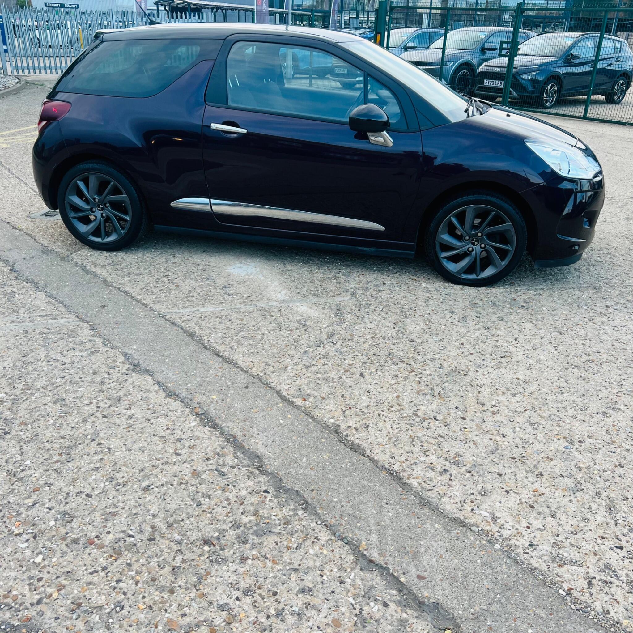 DS Automobiles DS 3 view 17