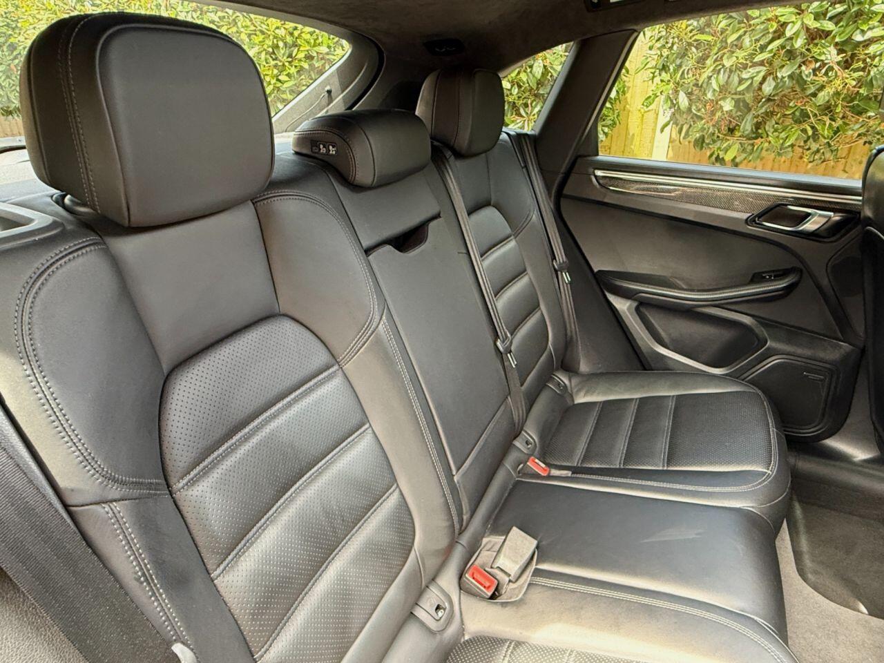 Porsche Macan view 31
