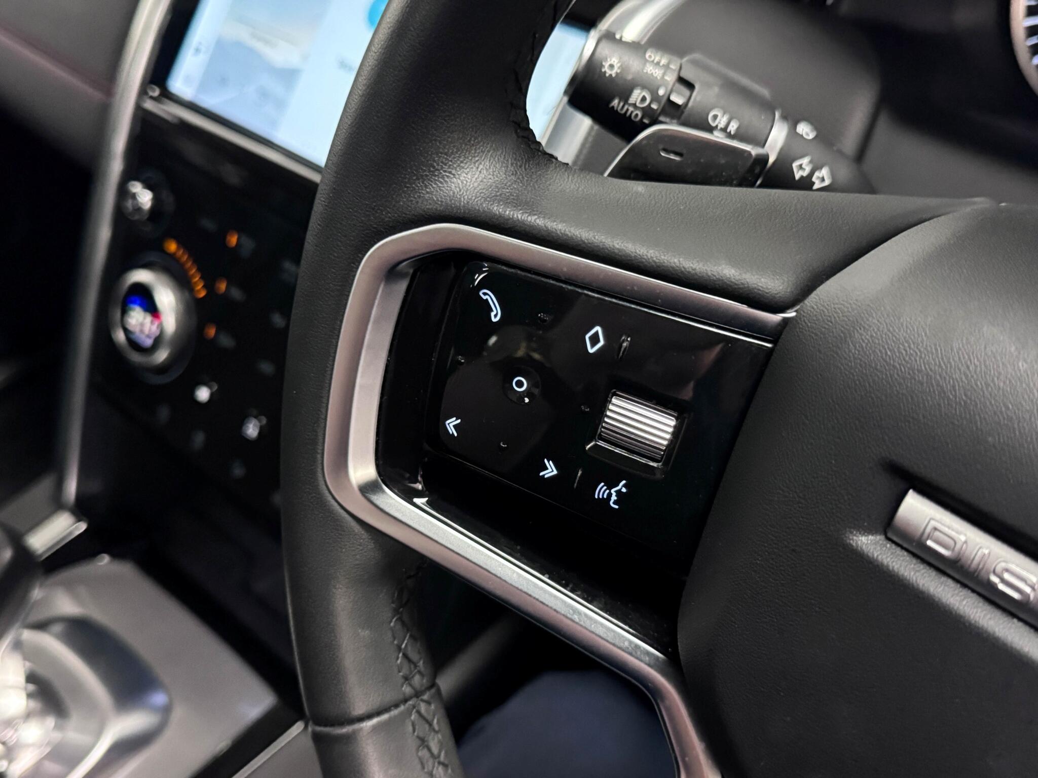 Land Rover Discovery Sport view 16