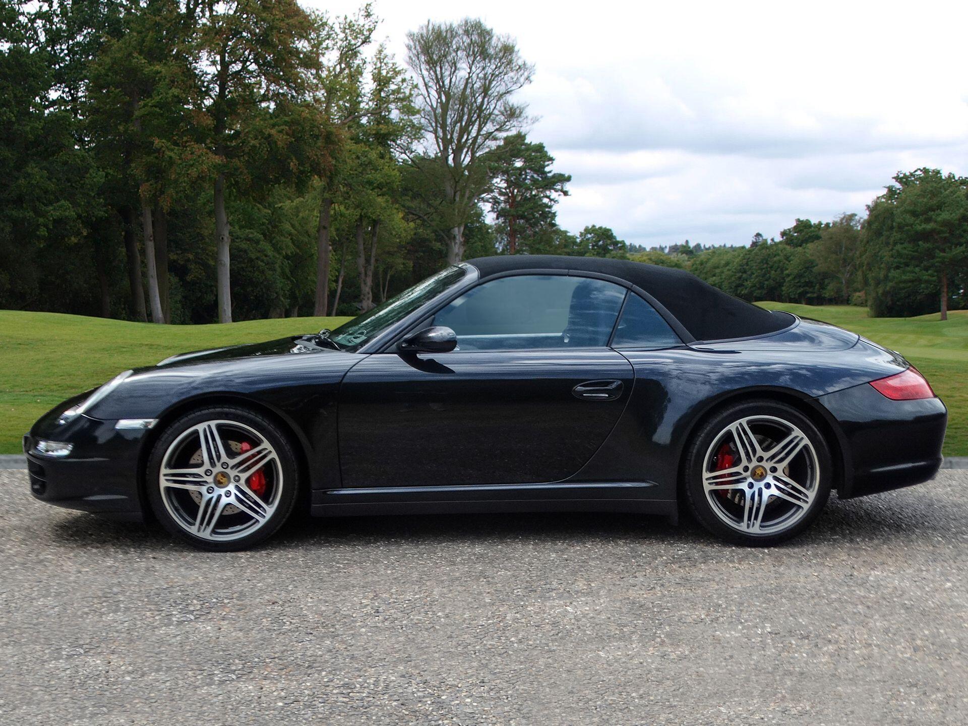 Porsche 911 view 28