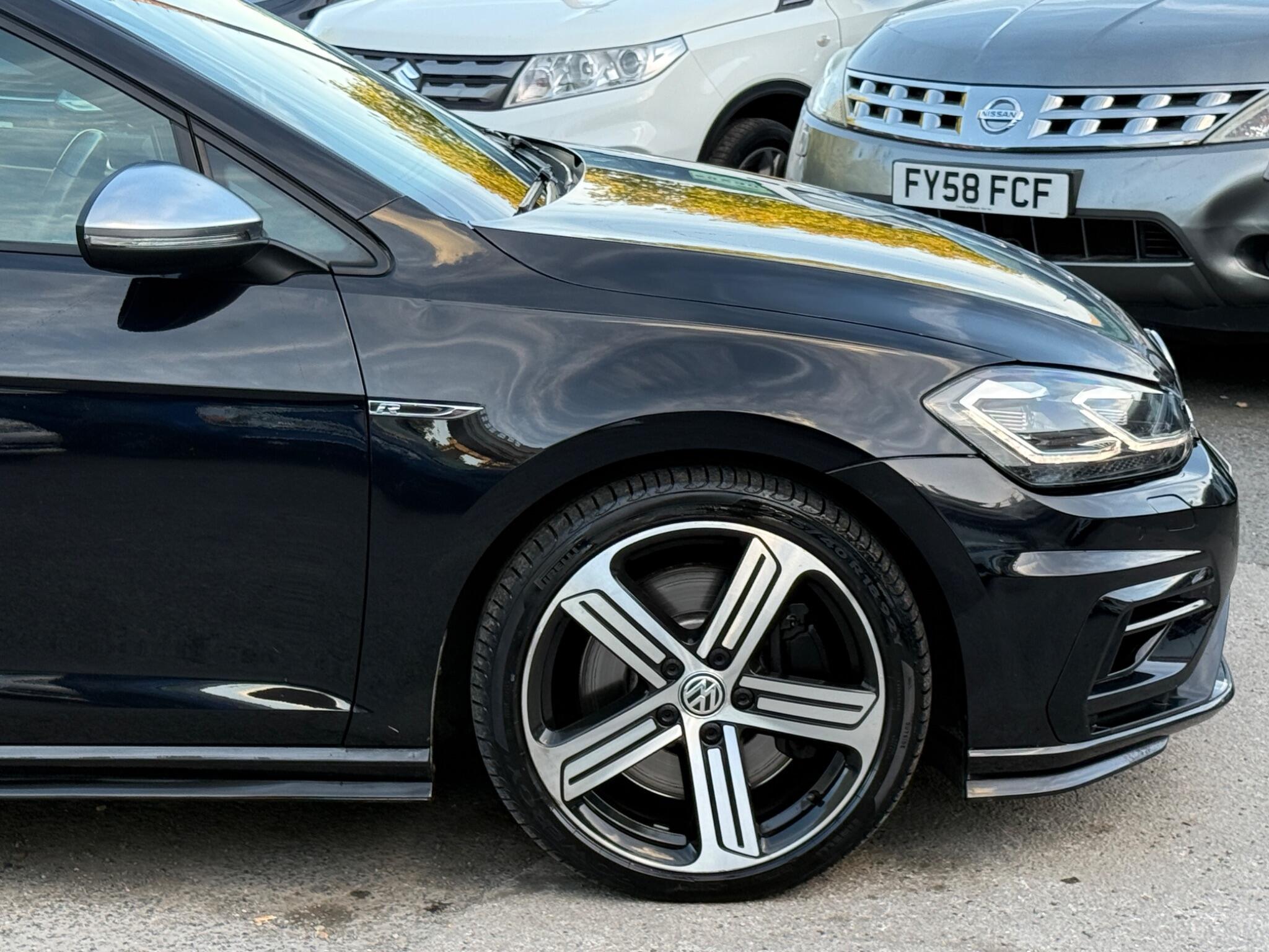 Volkswagen Golf - Image 20