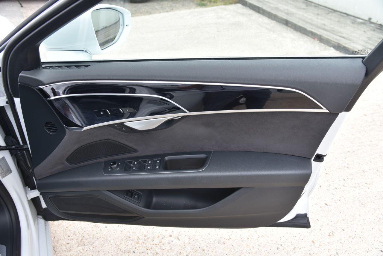 Audi A8 view 64
