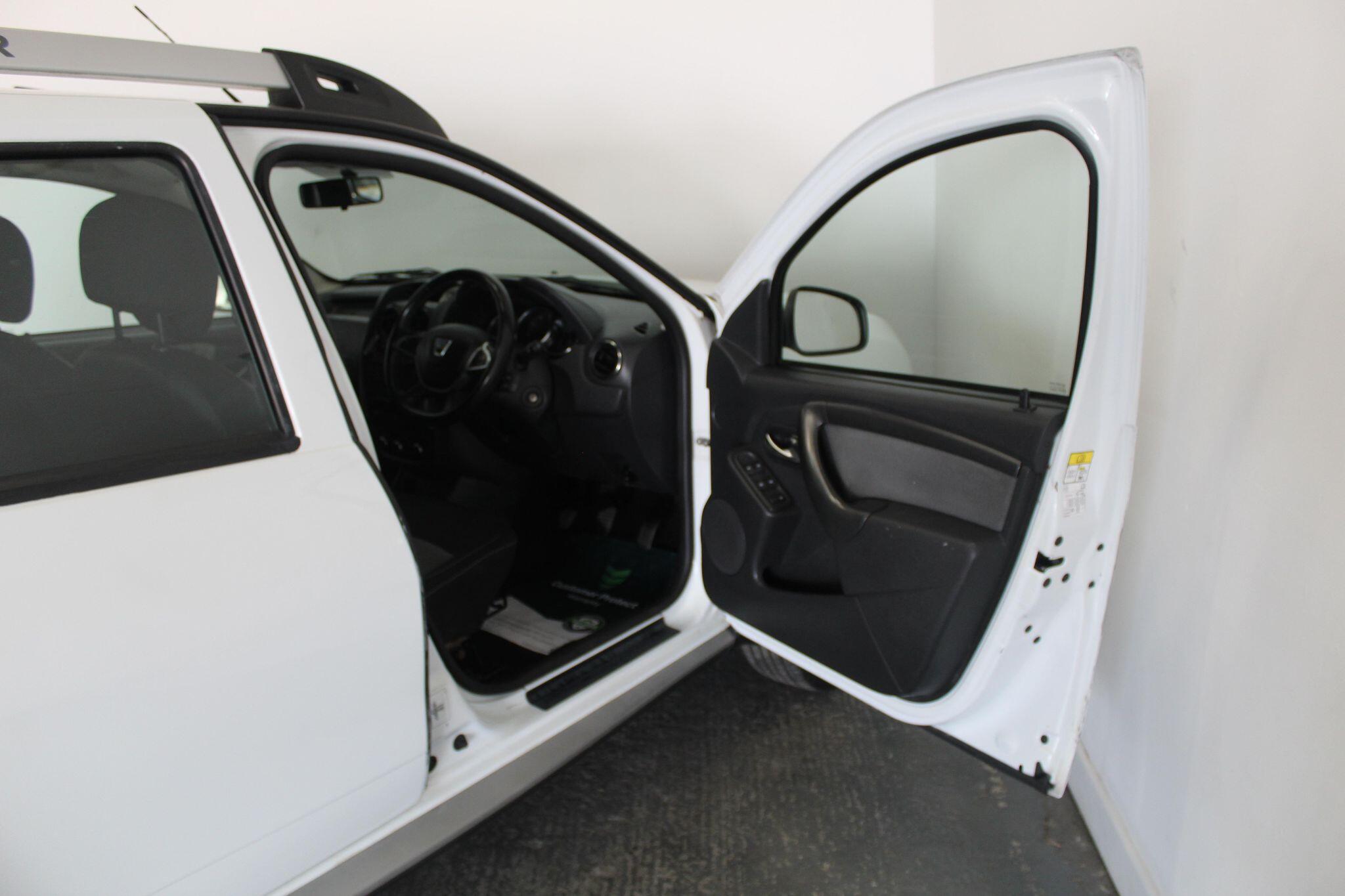 Dacia Duster view 25