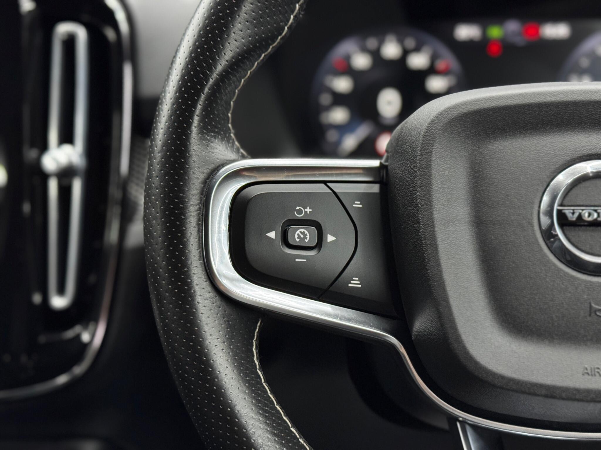 Volvo XC40 view 19