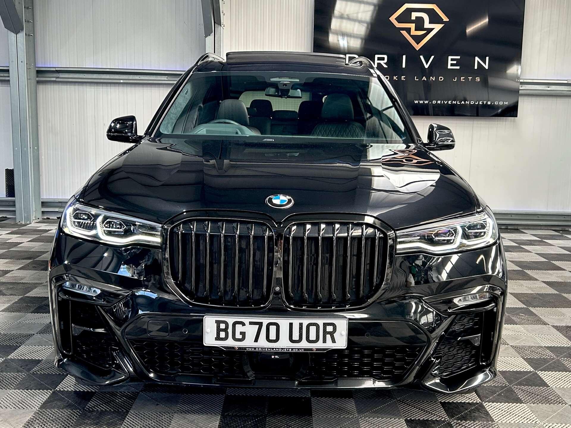 BMW X7 view 9
