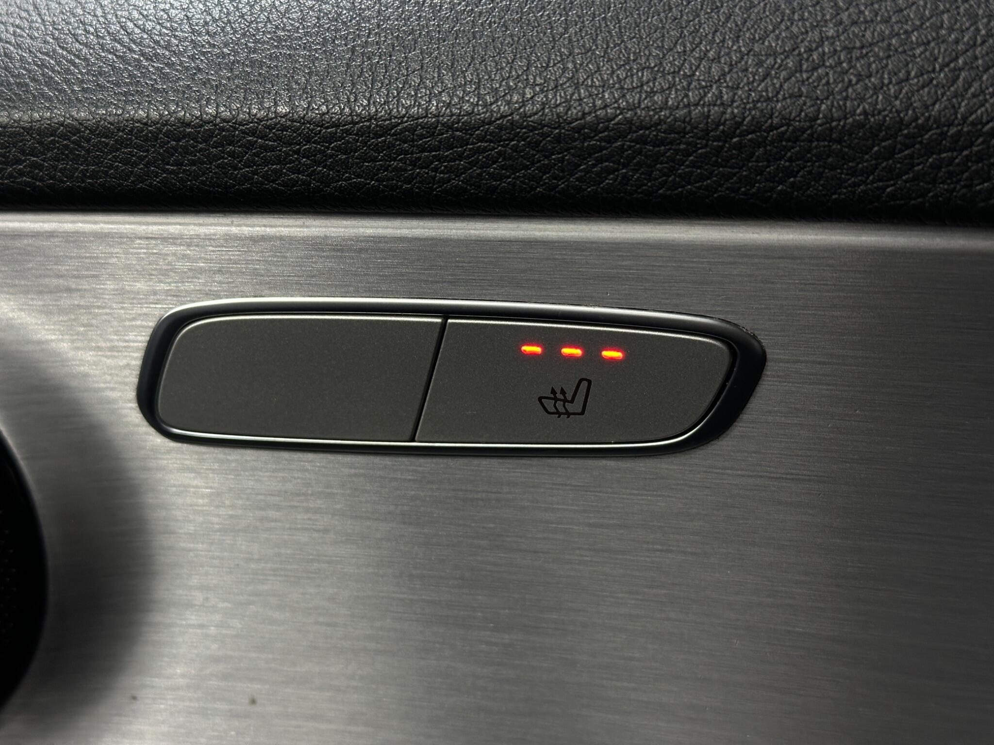 Mercedes-Benz C-Class view 20