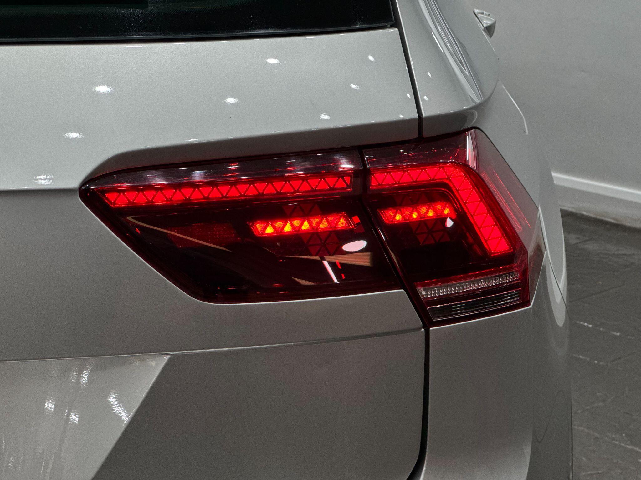 Volkswagen Tiguan view 24