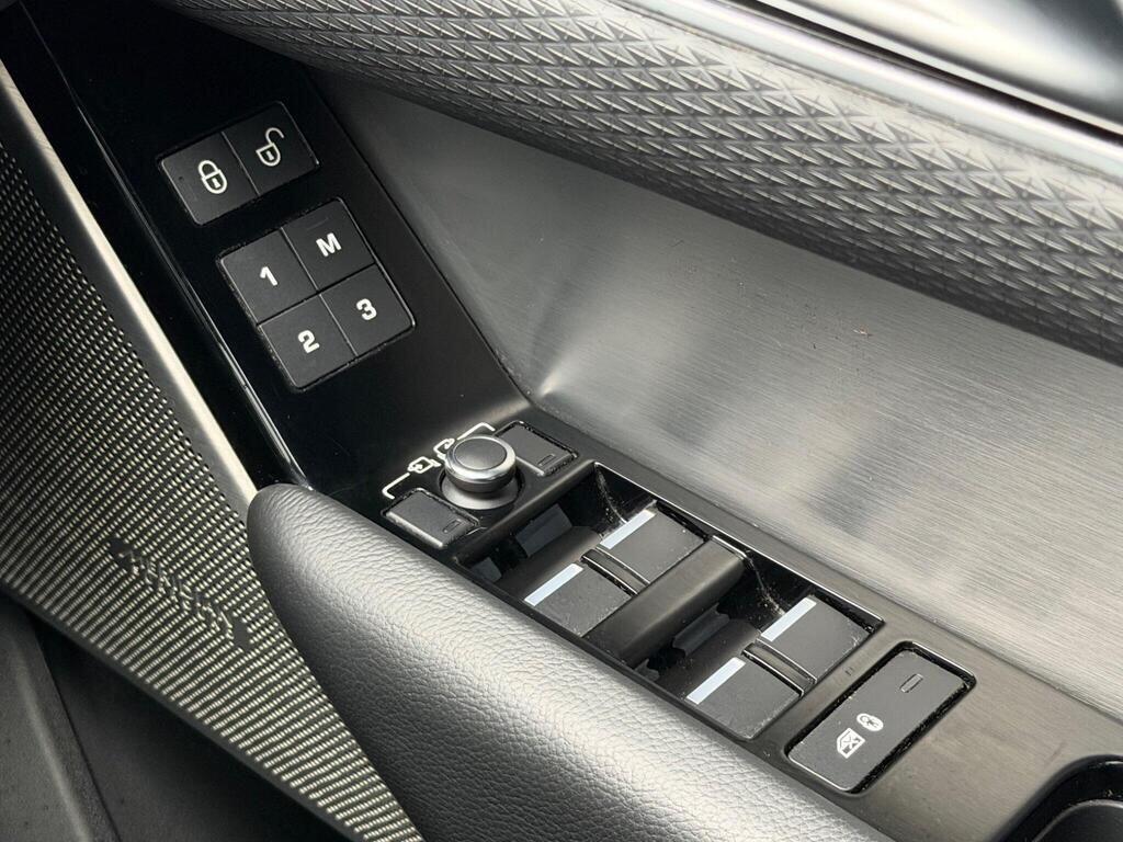 Land Rover Range Rover Velar view 44