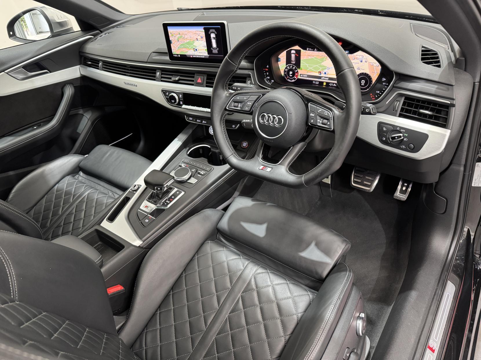 Audi S4 Avant view 21