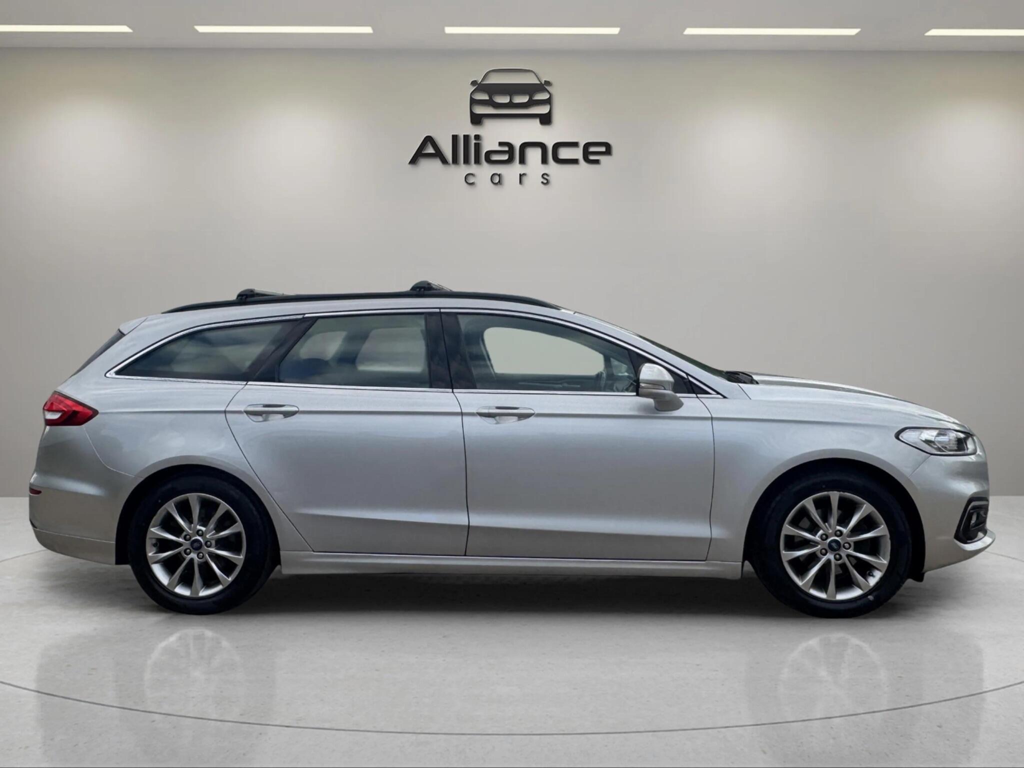 Ford Mondeo view 13