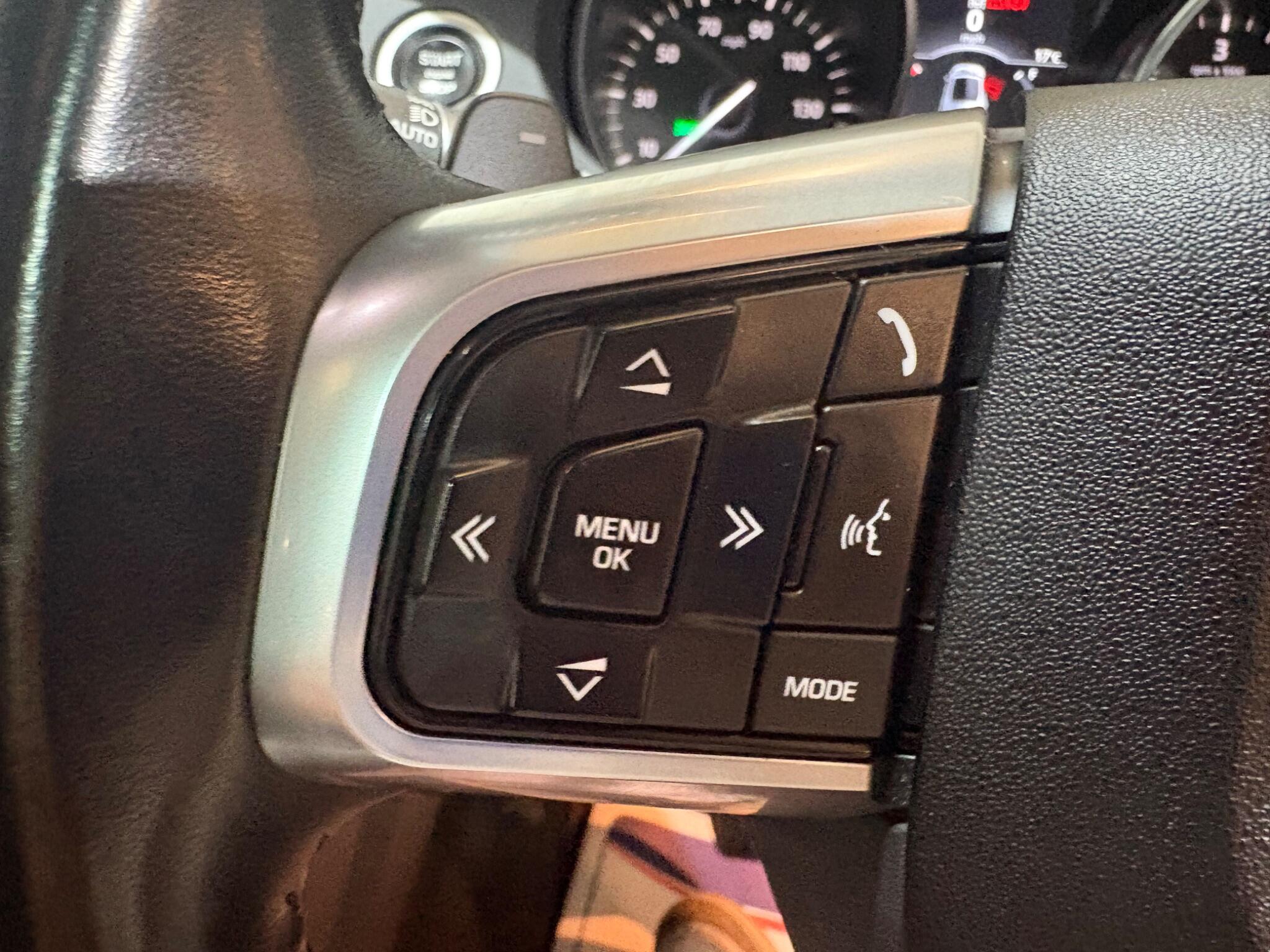 Land Rover Discovery Sport view 35