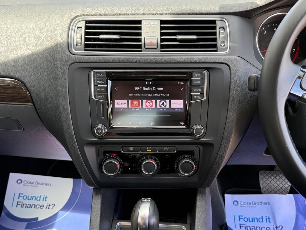 Volkswagen Jetta view 28