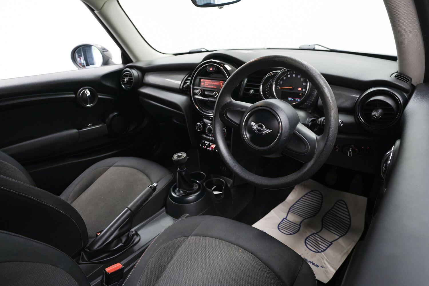 Mini Cooper view 10