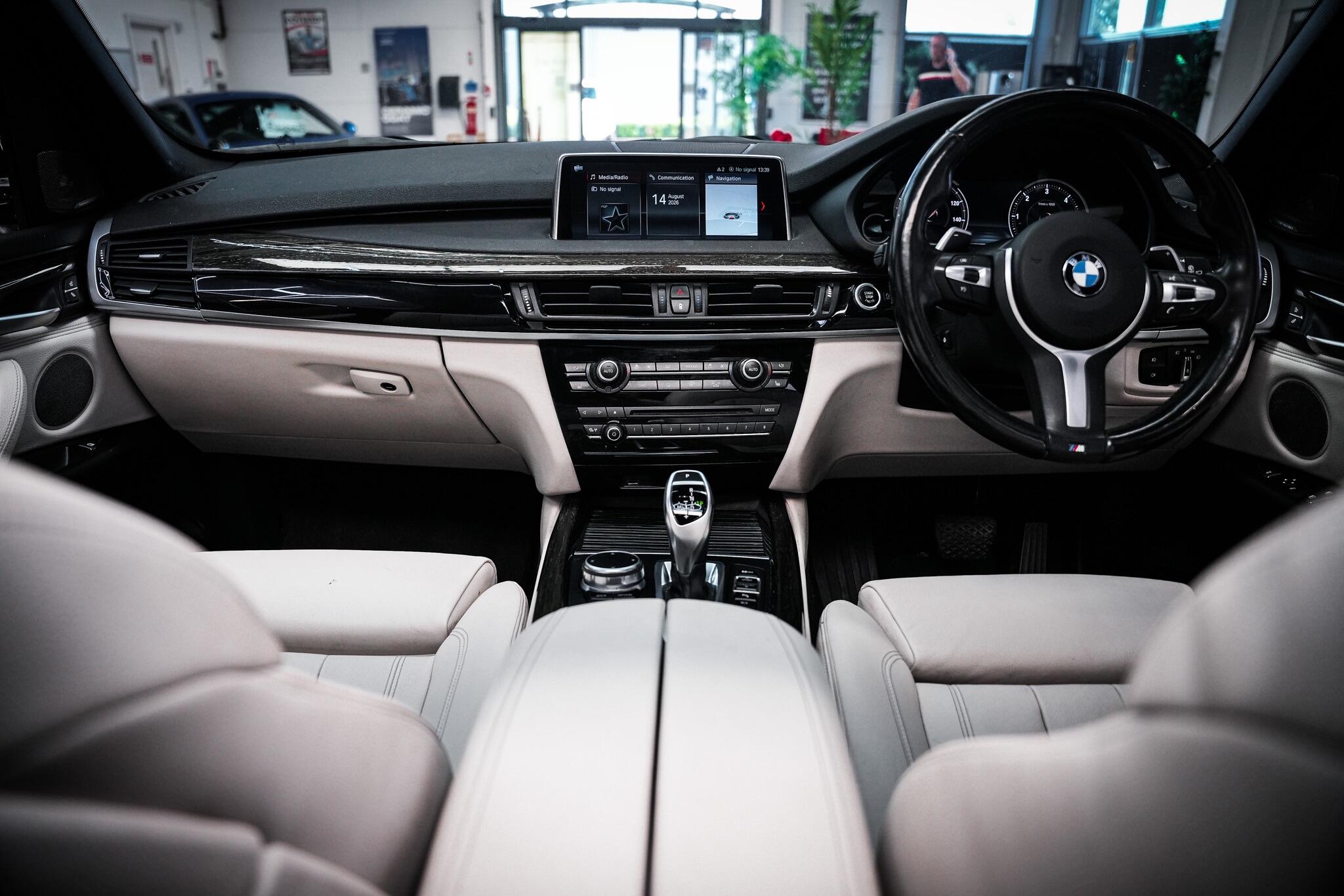 BMW X5 view 22
