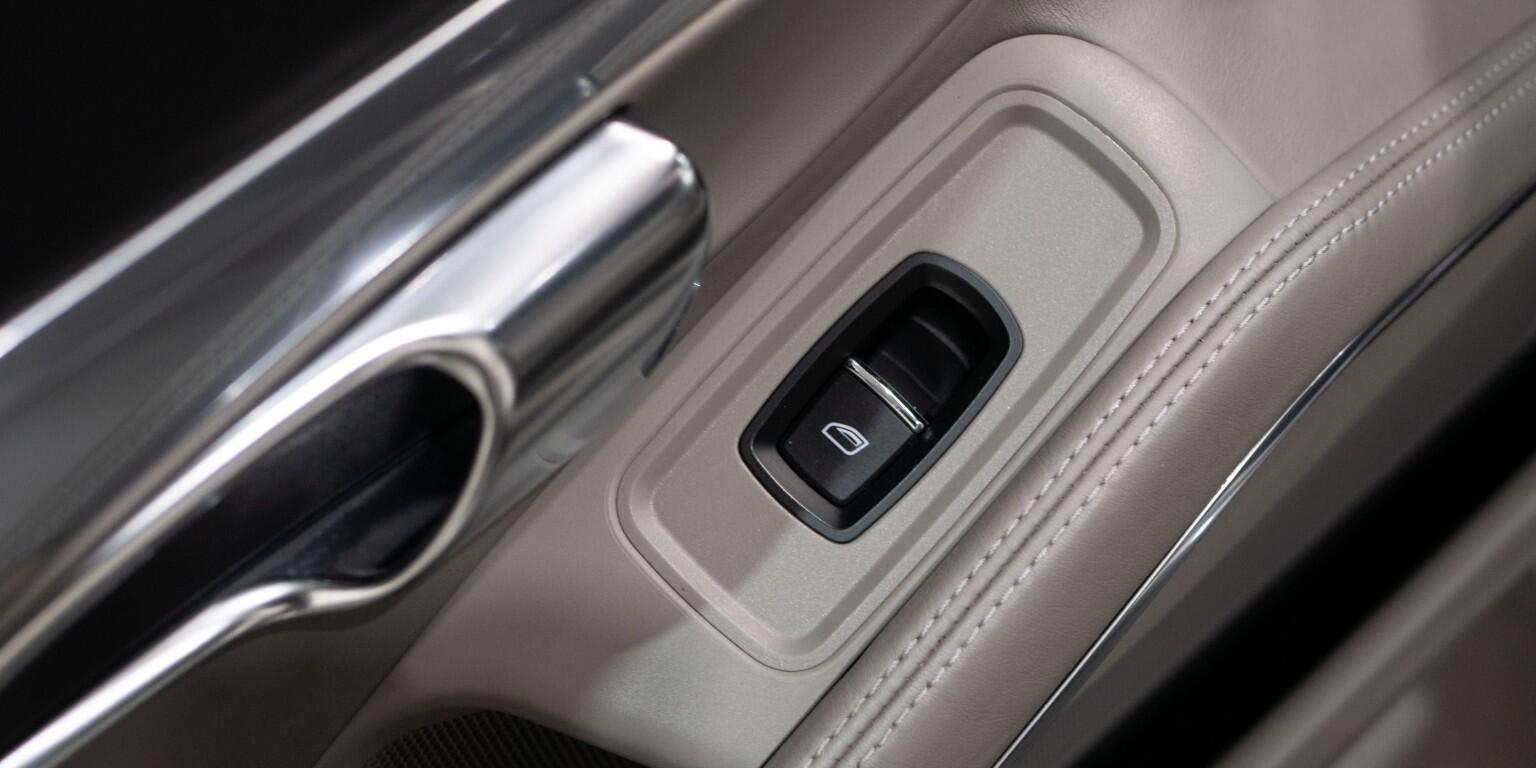 Porsche 911 view 31