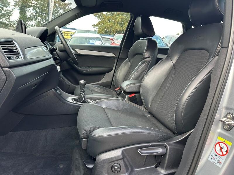 Audi Q3 view 16