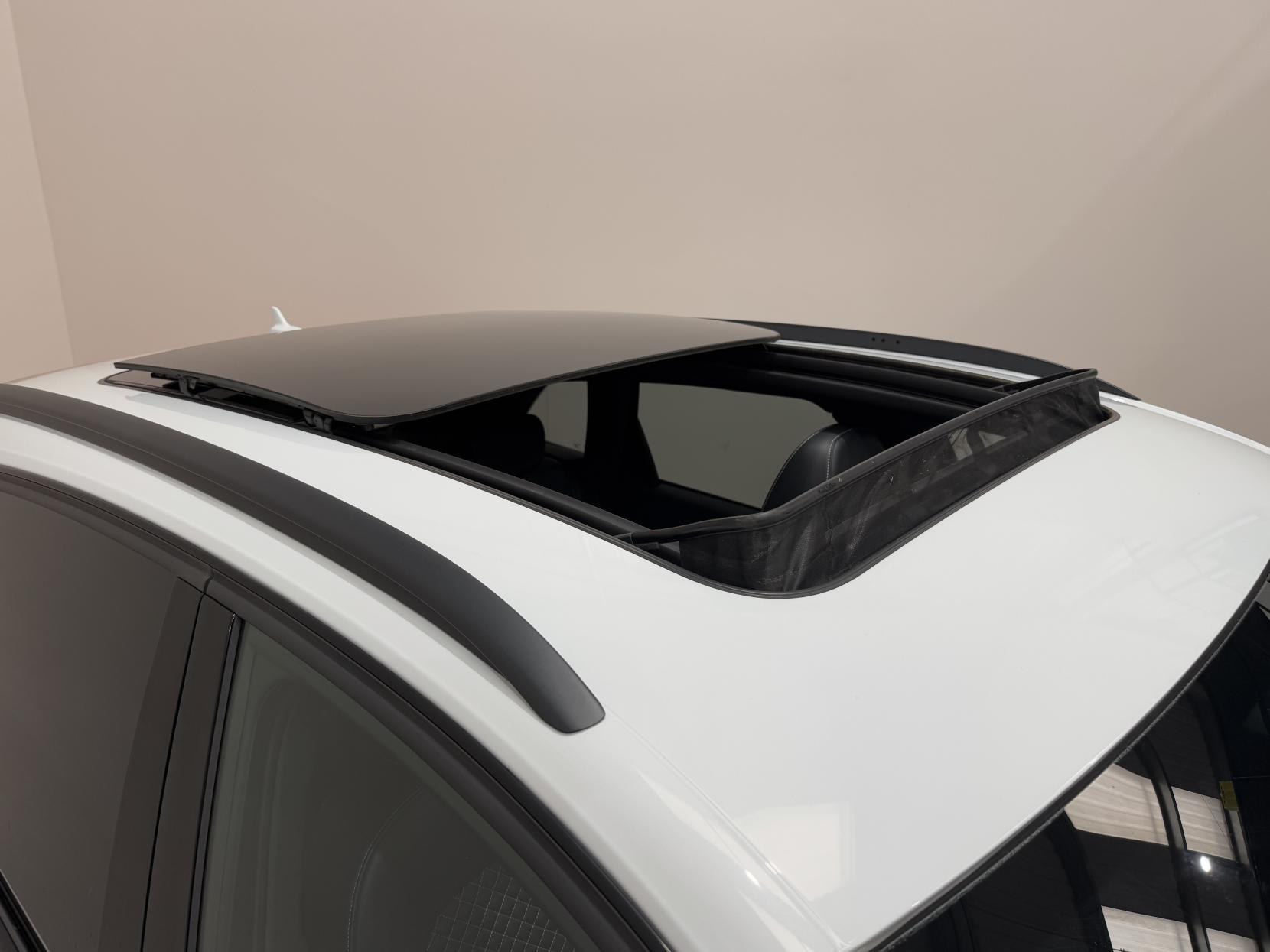 Audi SQ5 view 3