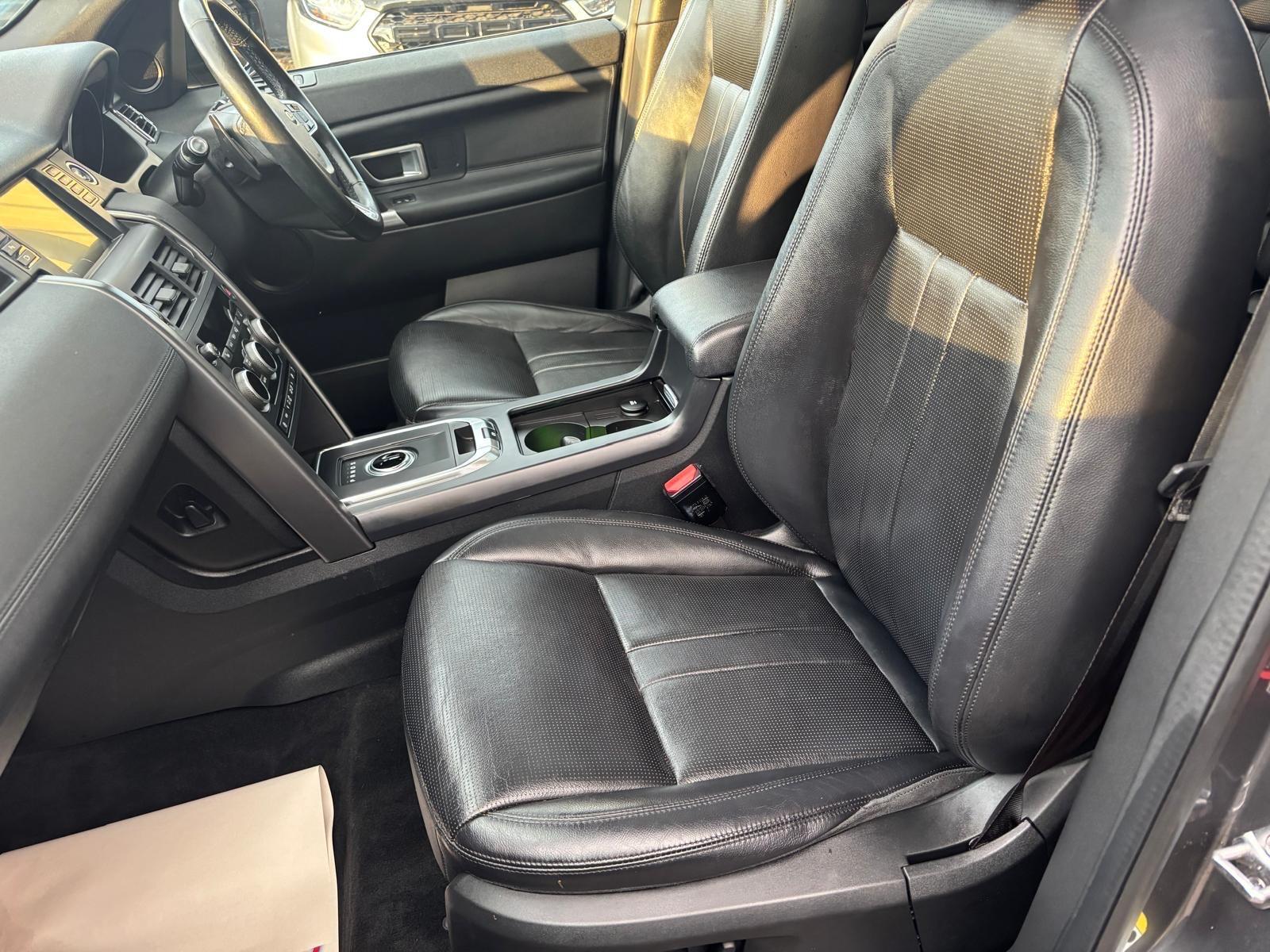 Land Rover Discovery Sport view 34