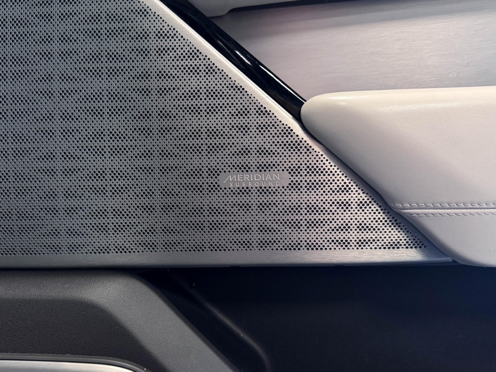 Land Rover Range Rover Velar view 27