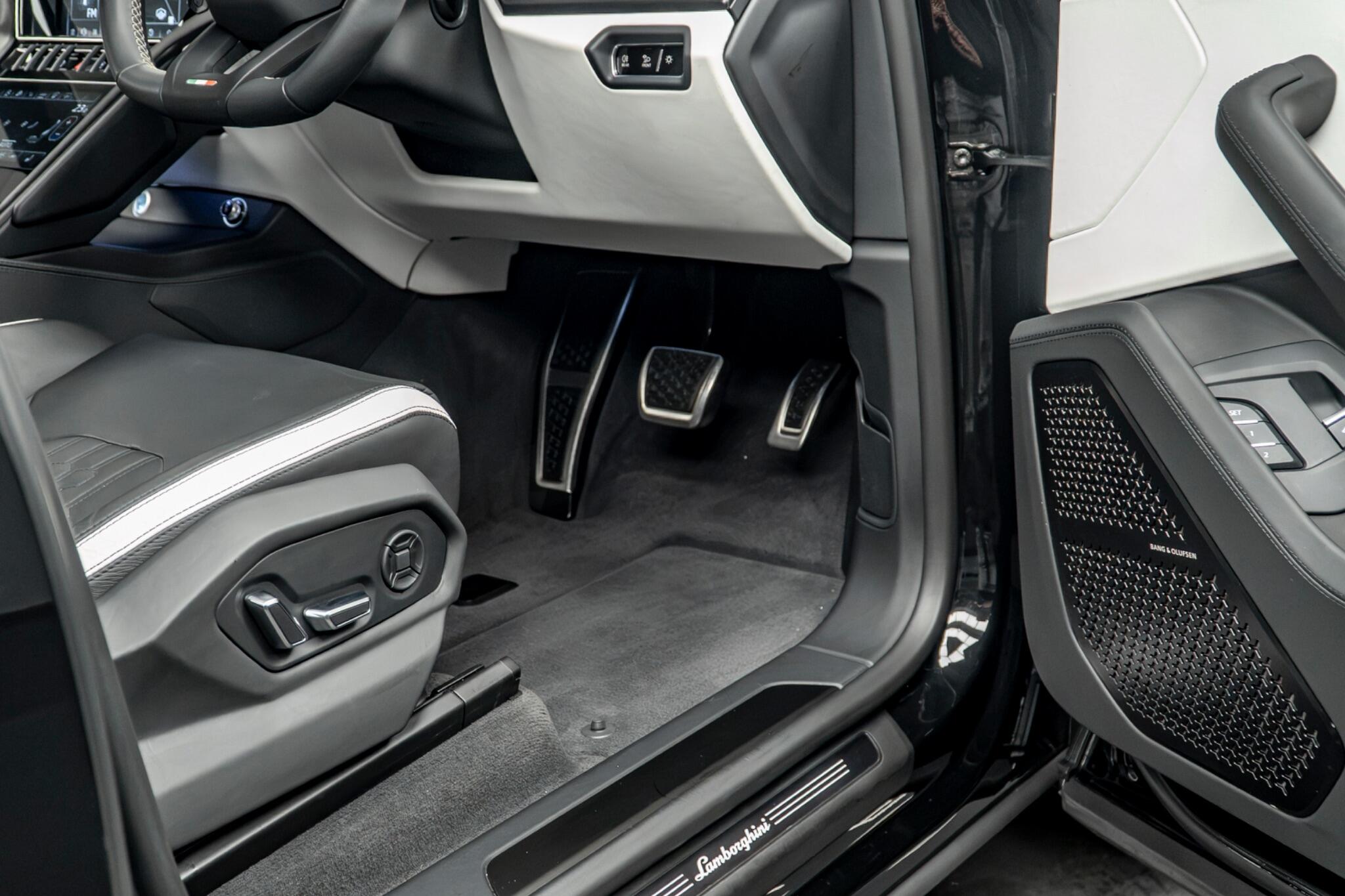 Lamborghini Urus view 47