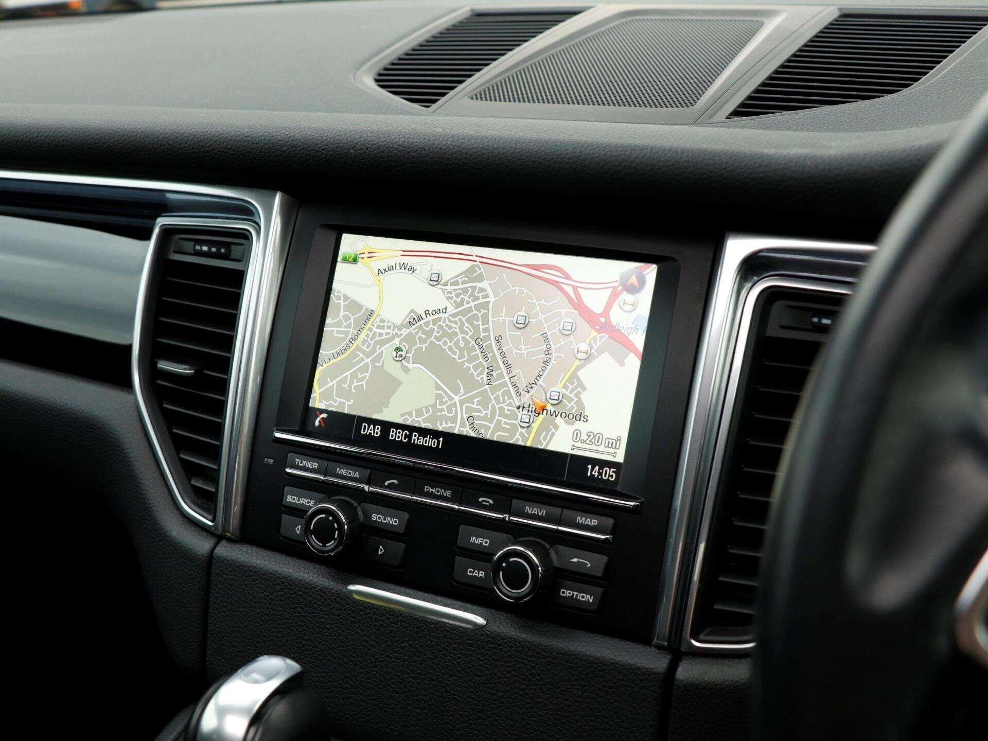 Porsche Macan view 14