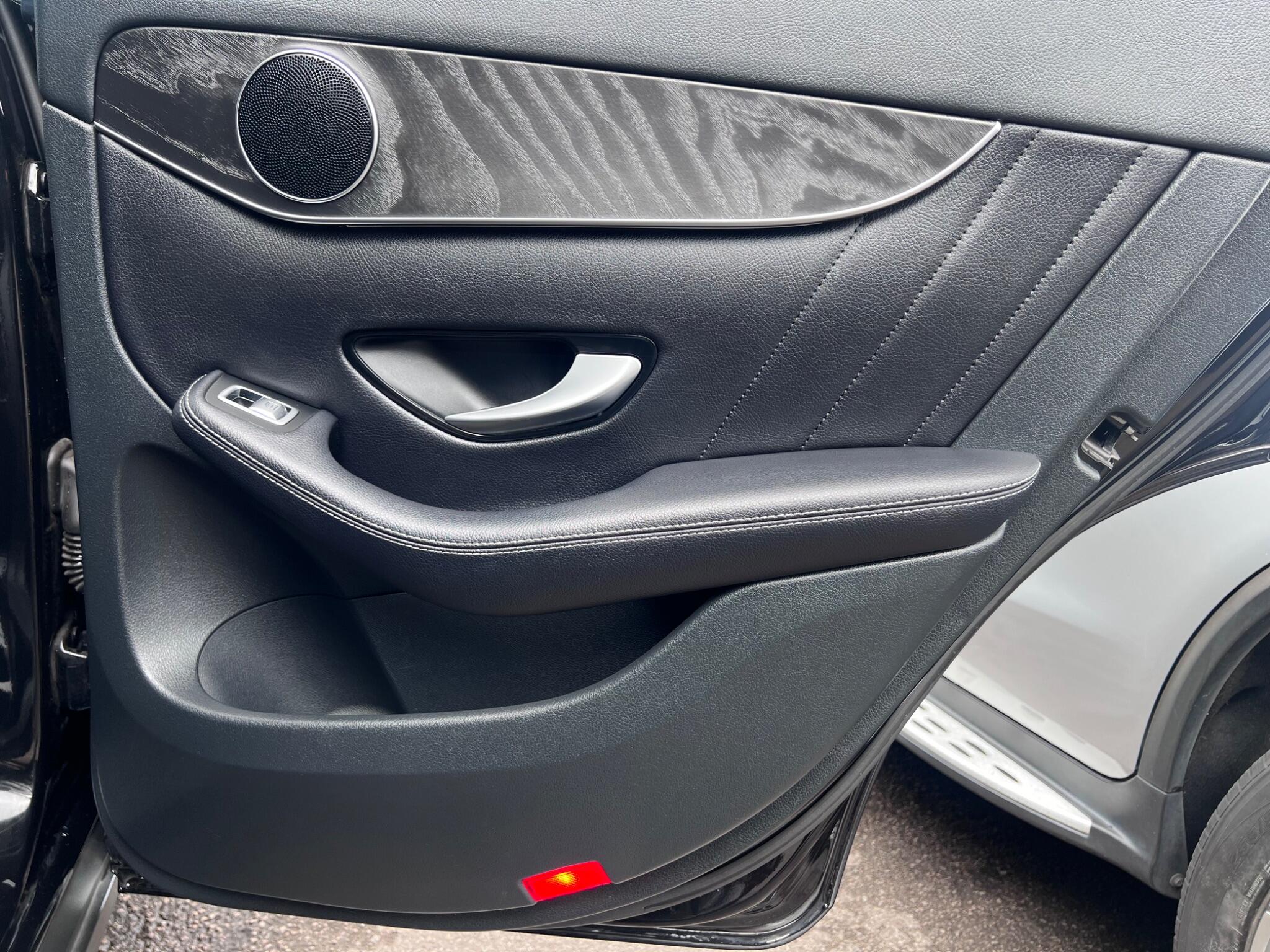 Mercedes-Benz GLC view 29