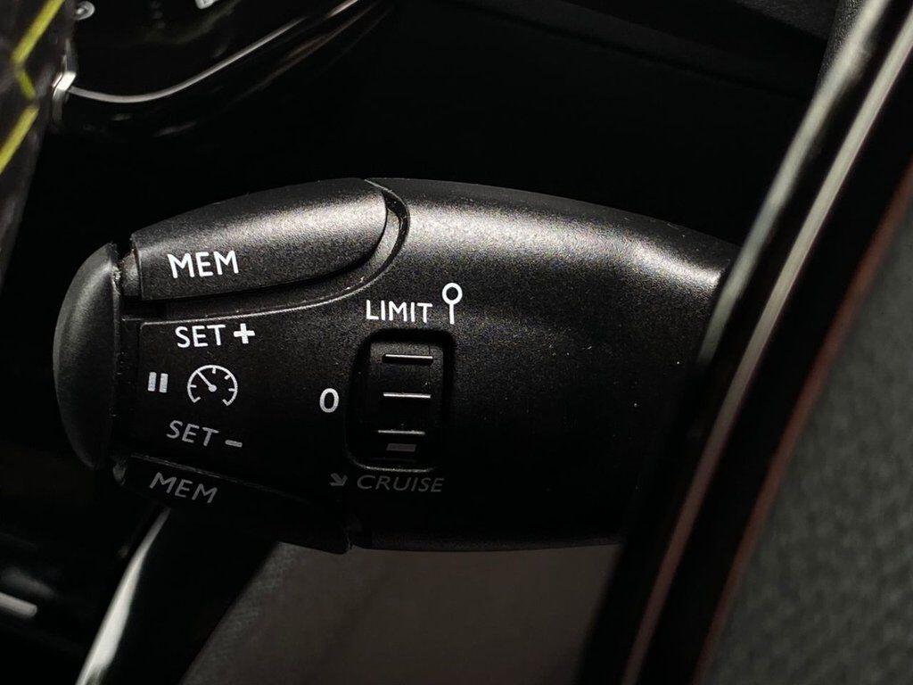 Peugeot E-2008 view 30