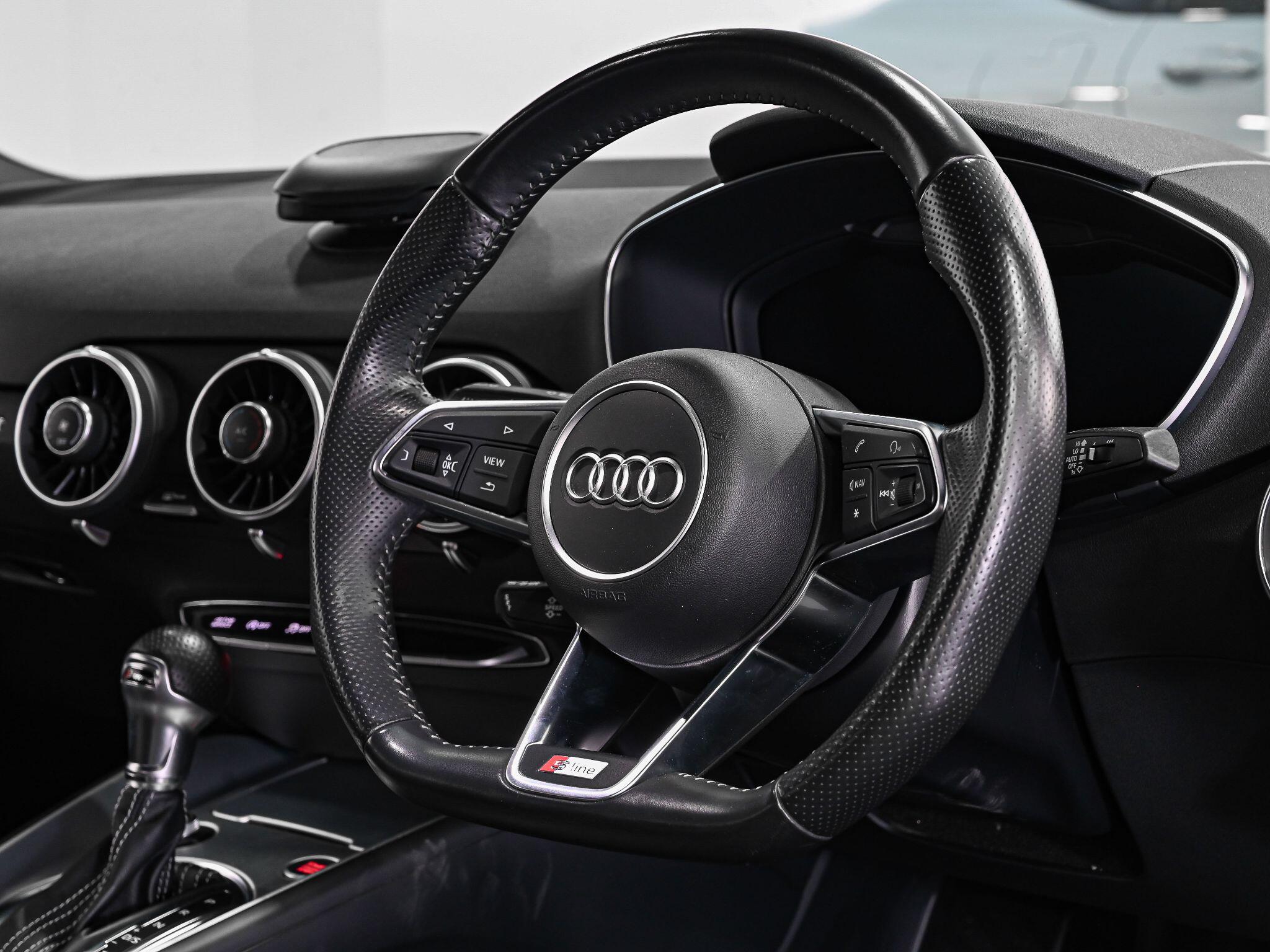 Audi TT view 7