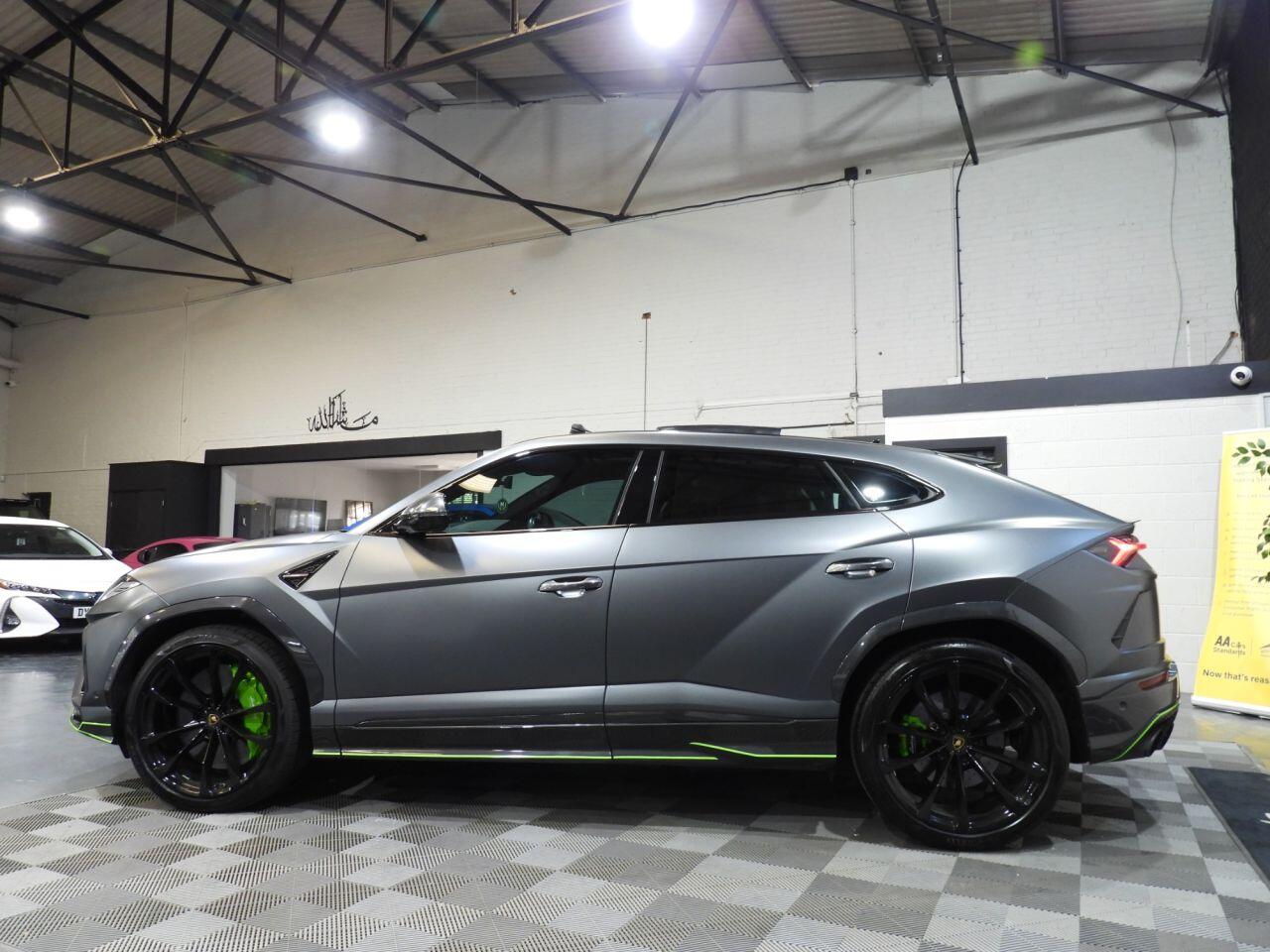 Lamborghini Urus view 18