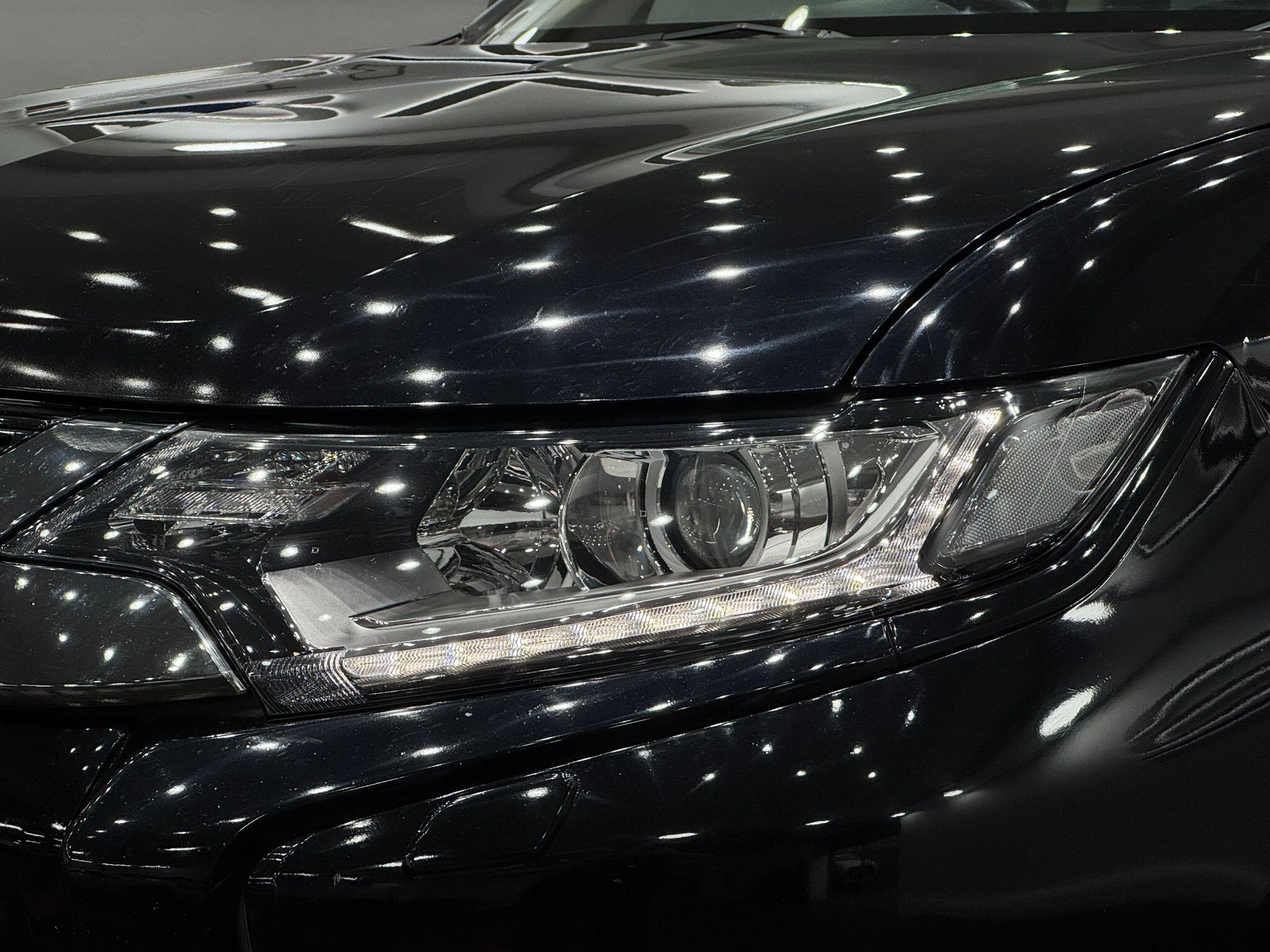 Mitsubishi Outlander view 14